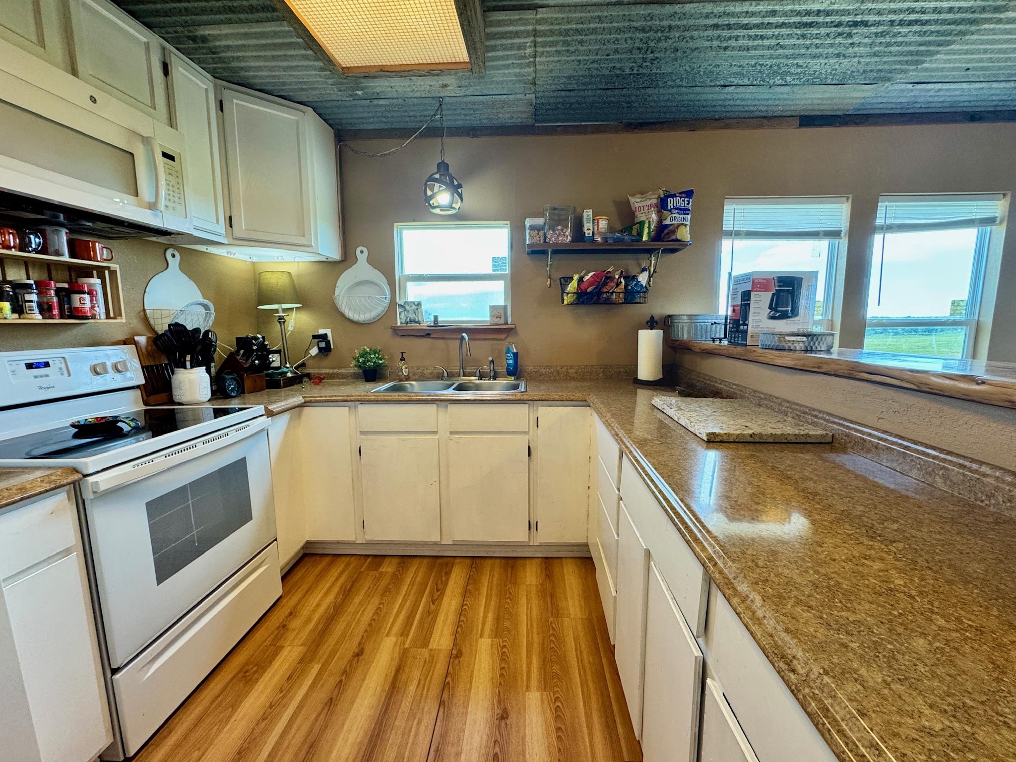 9 N Hcr 624 Rd, Goldthwaite, TX 76844