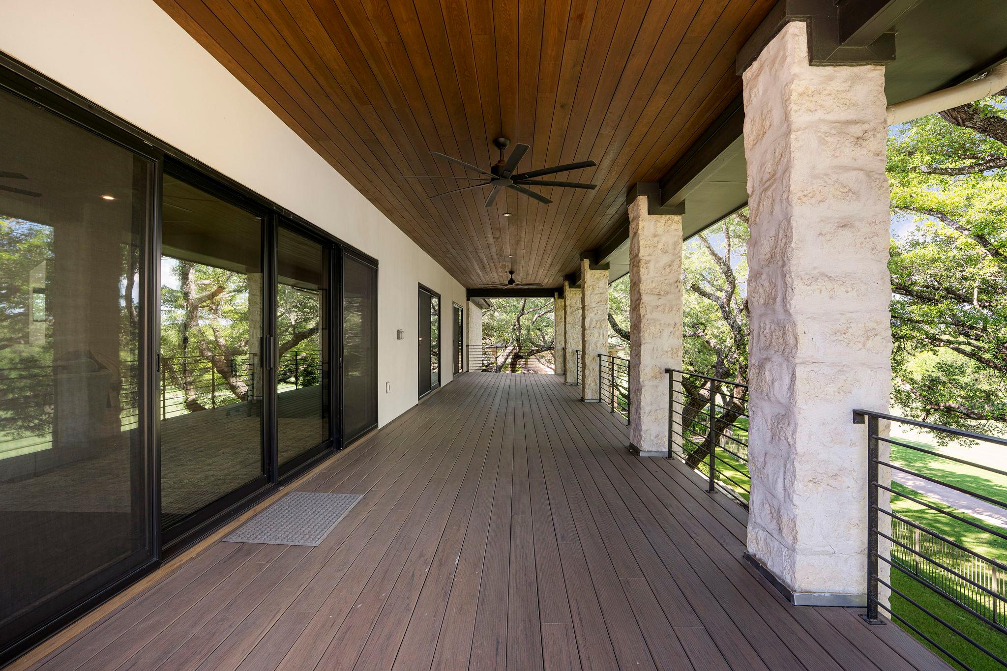 12 Treehaven Ln, The Hills, TX 78738