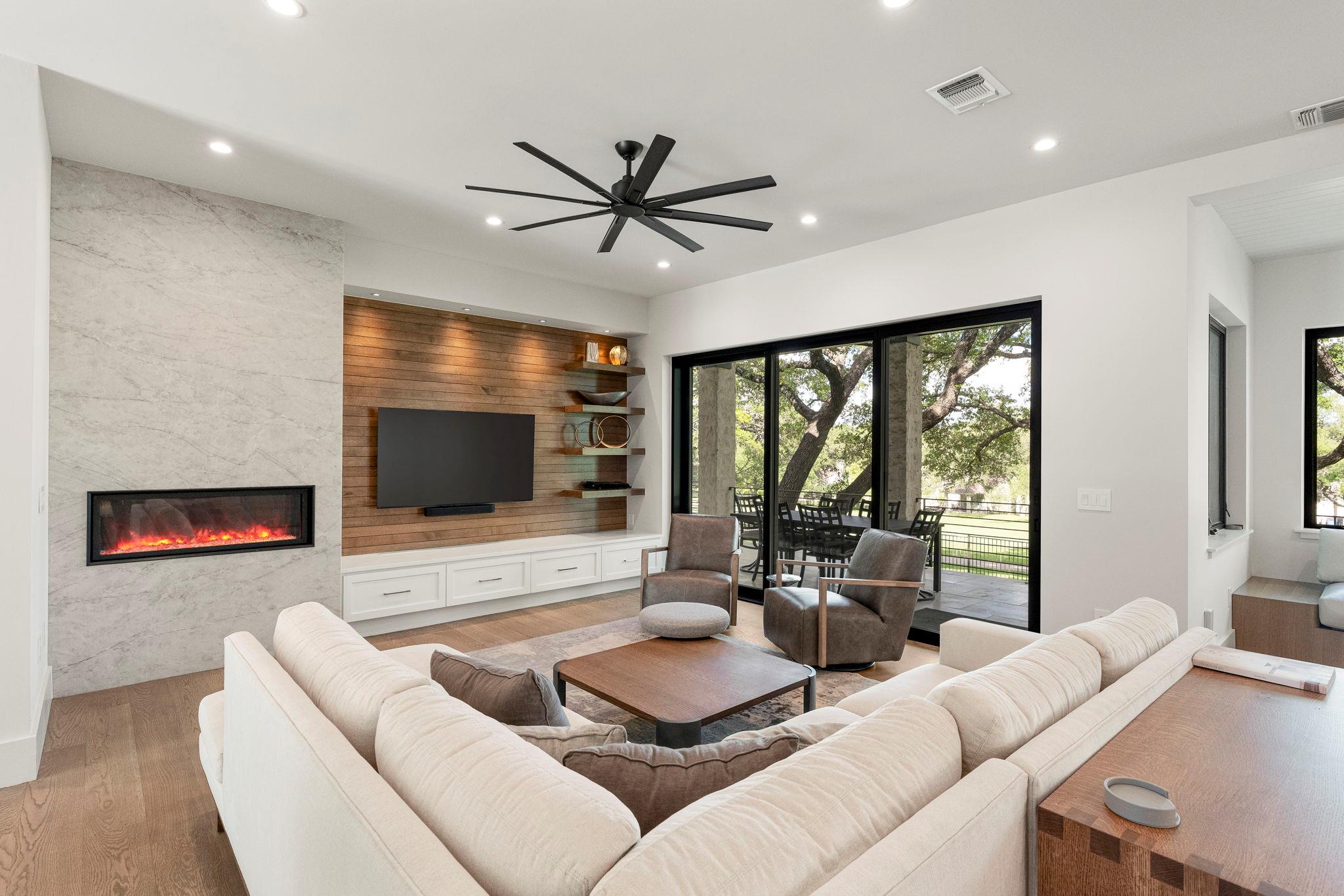 12 Treehaven Ln, The Hills, TX 78738