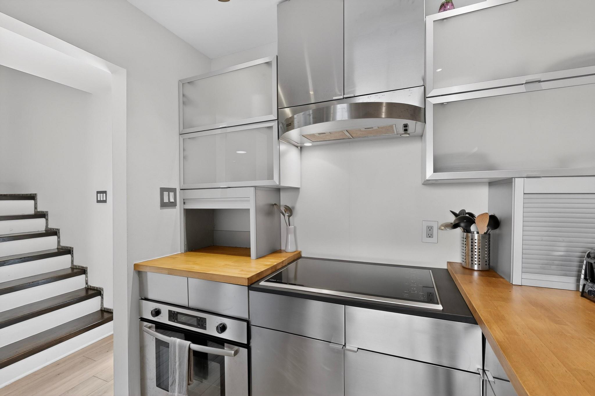 1106 W 6th St # 212, Austin, TX 78703