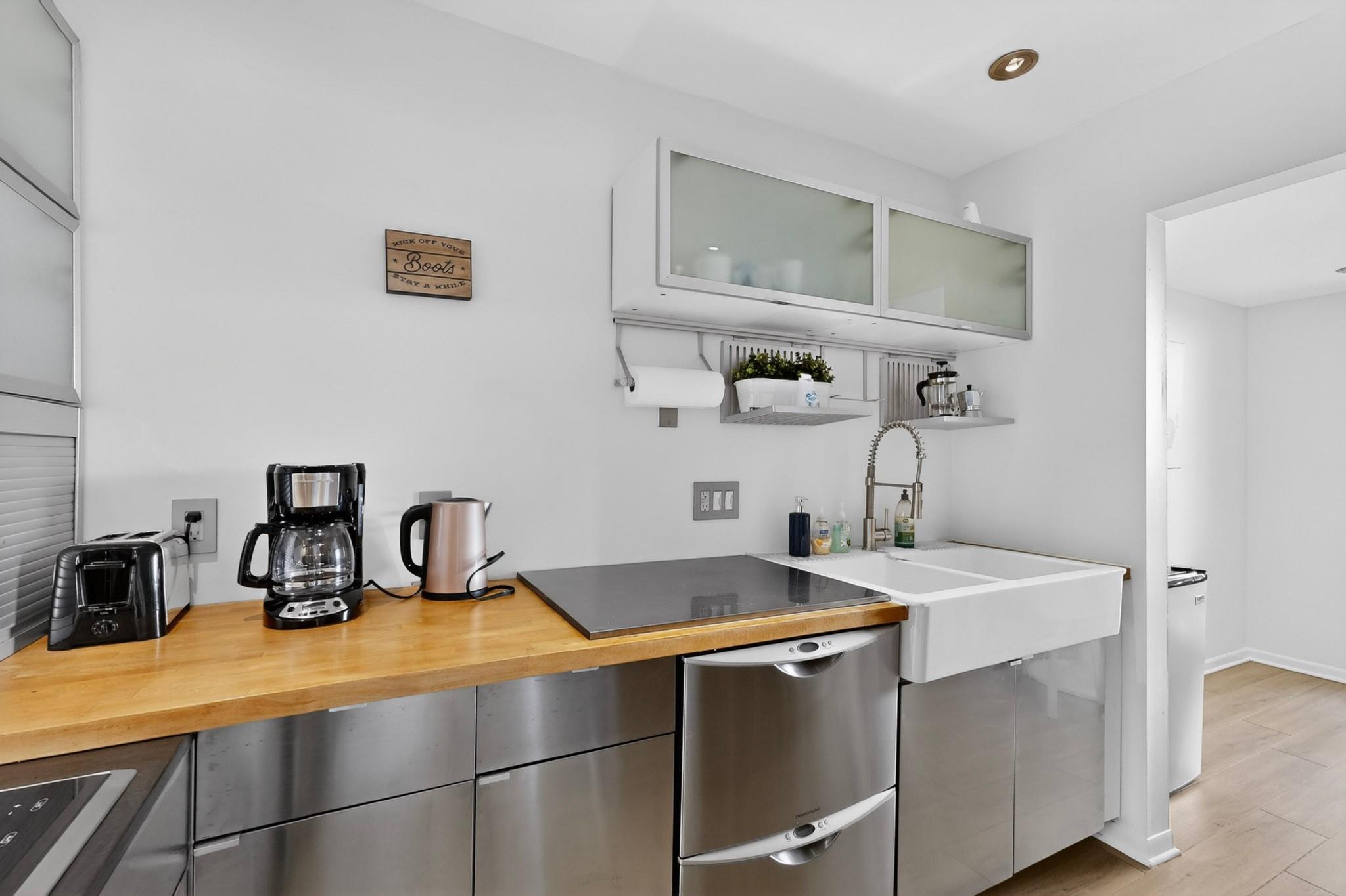 1106 W 6th St # 212, Austin, TX 78703