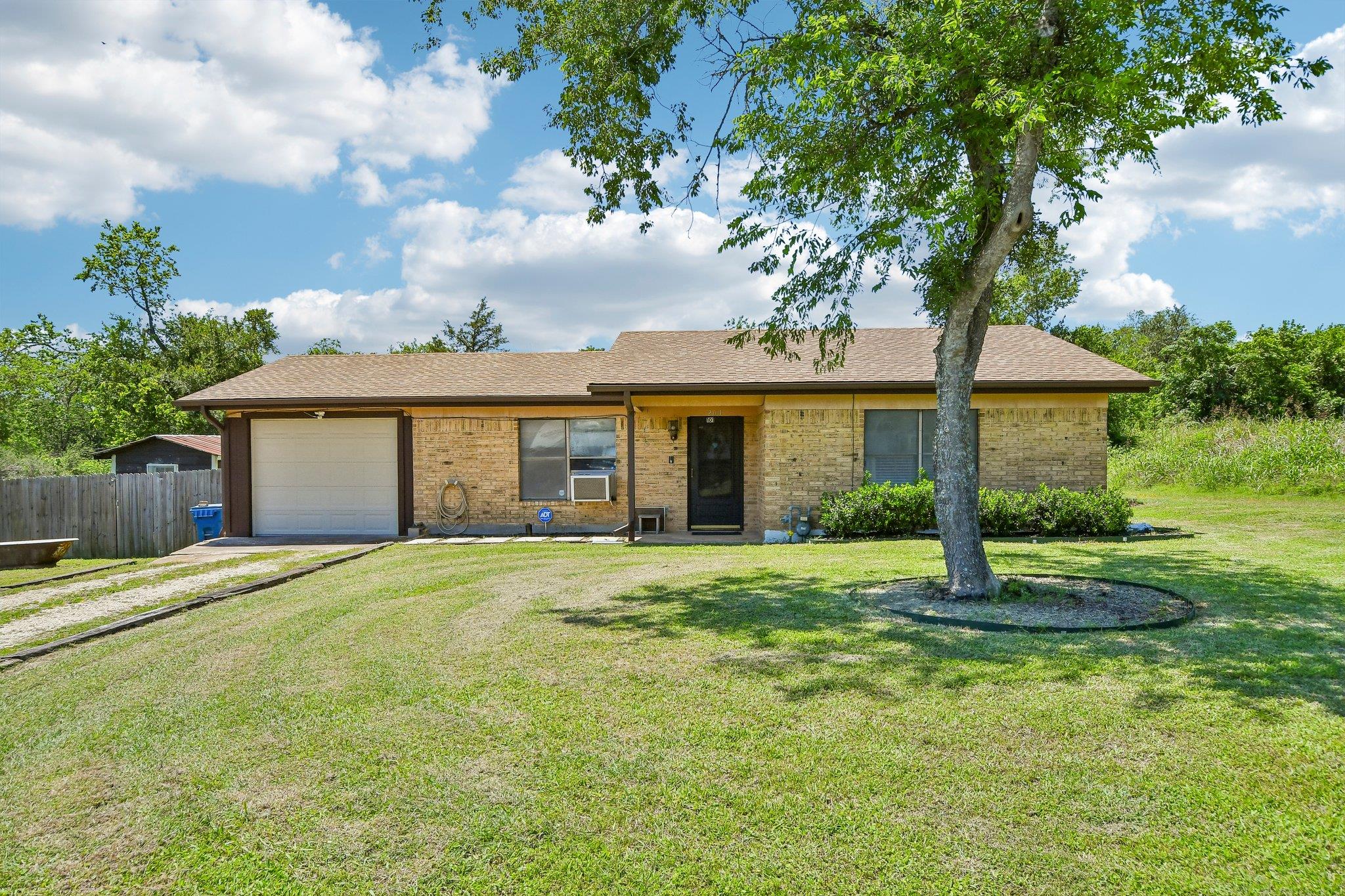 101 Brown St, Elgin, TX 78621