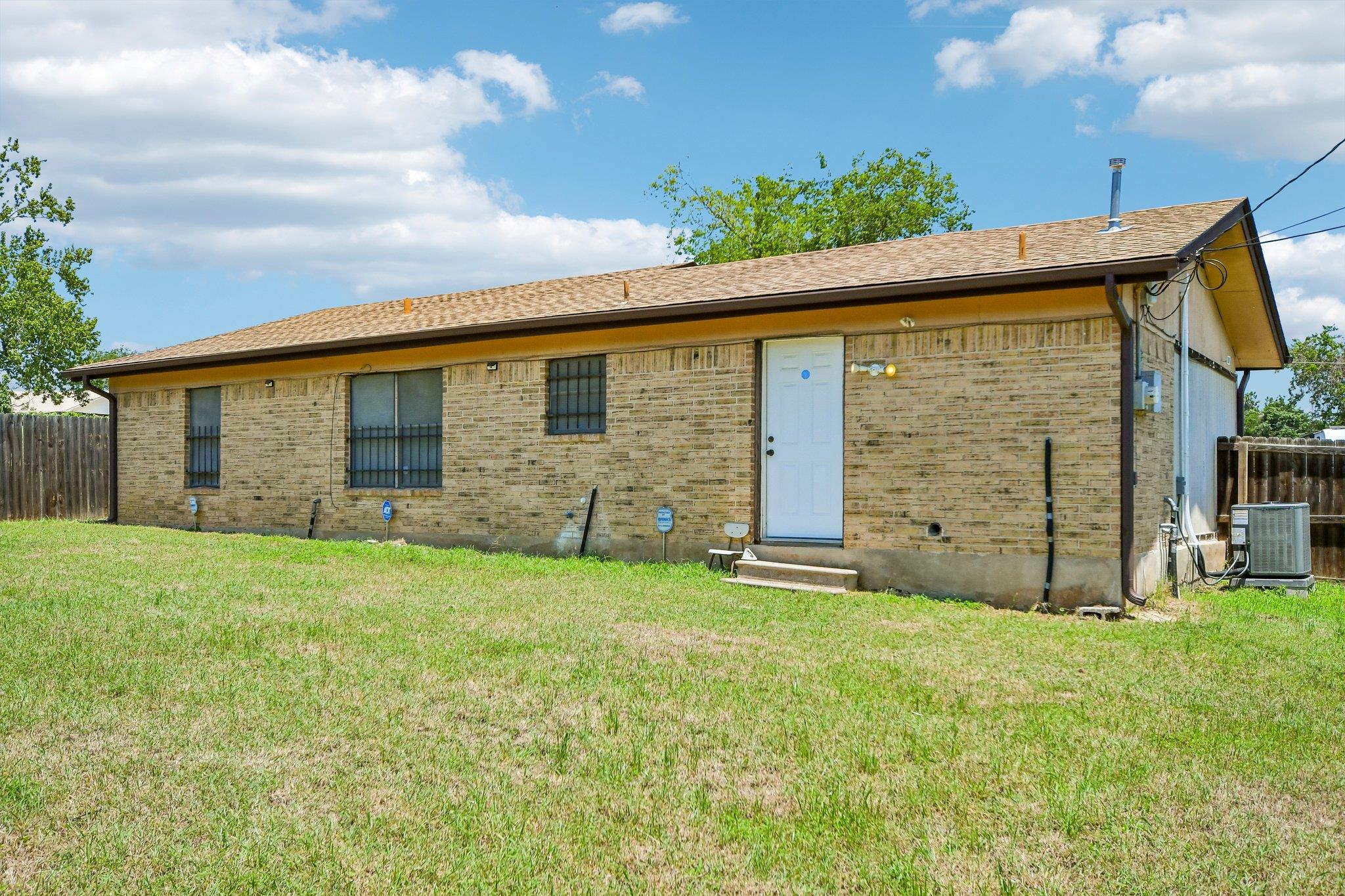 101 Brown St, Elgin, TX 78621