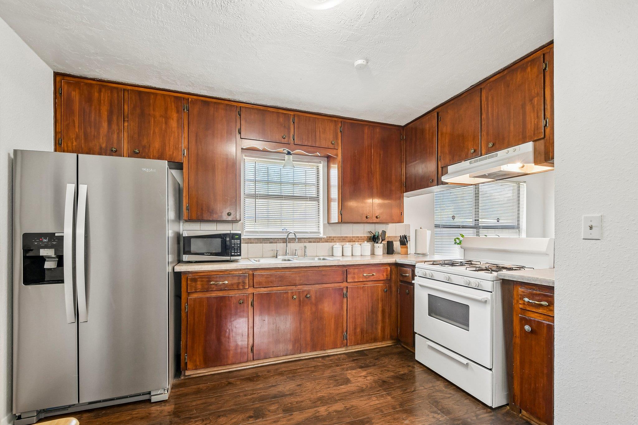 101 Brown St, Elgin, TX 78621