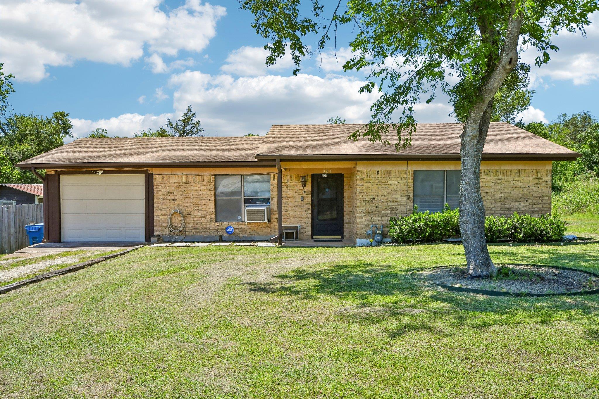 101 Brown St, Elgin, TX 78621