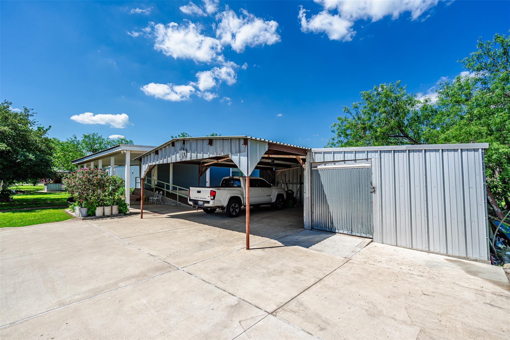 278 Forister Ranch Dr, Dale, TX 78616