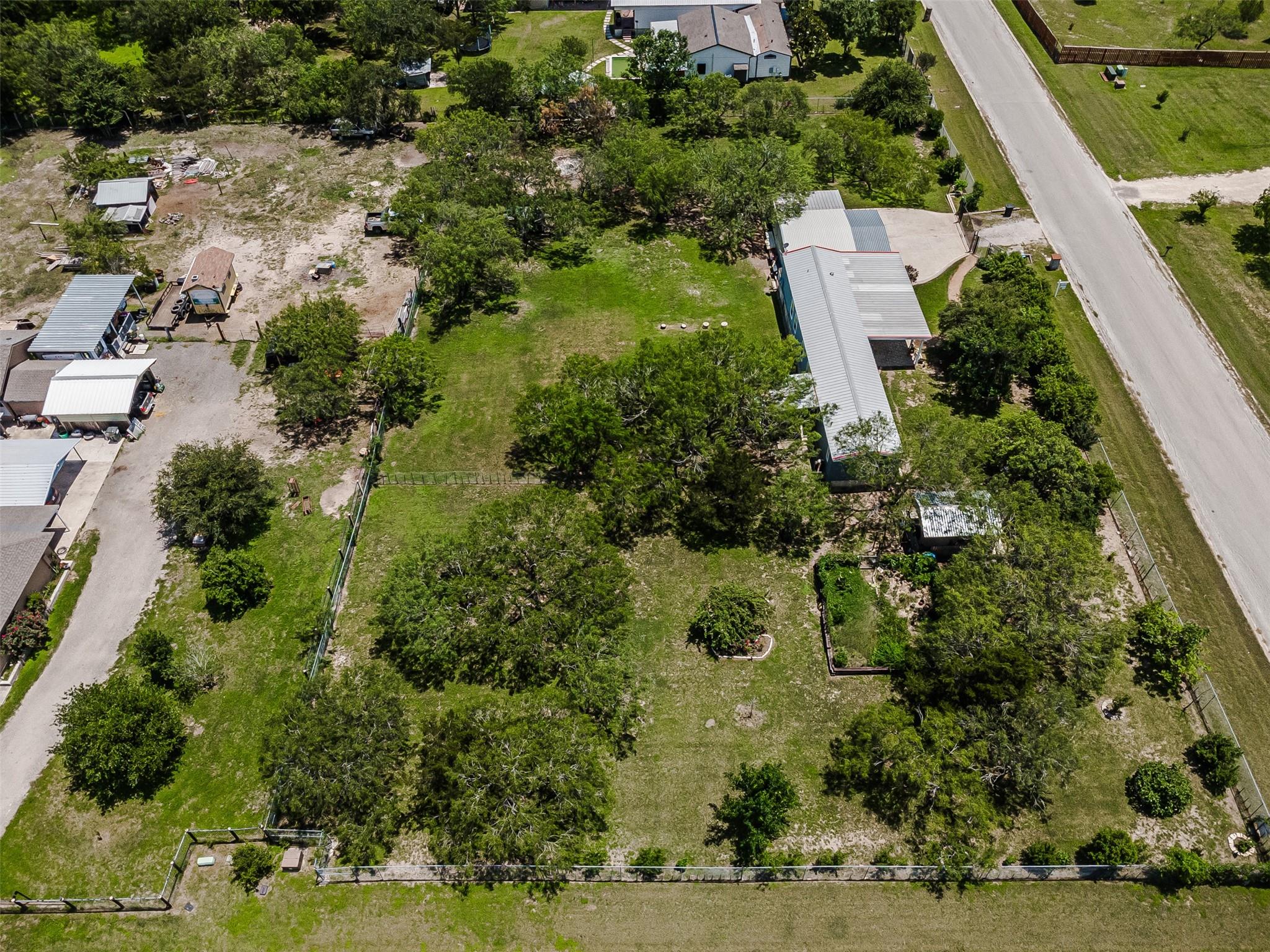 278 Forister Ranch Dr, Dale, TX 78616