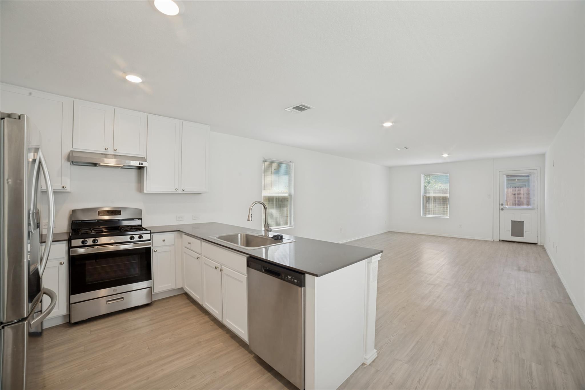 7631 Parish Pl, San Antonio, TX 78253