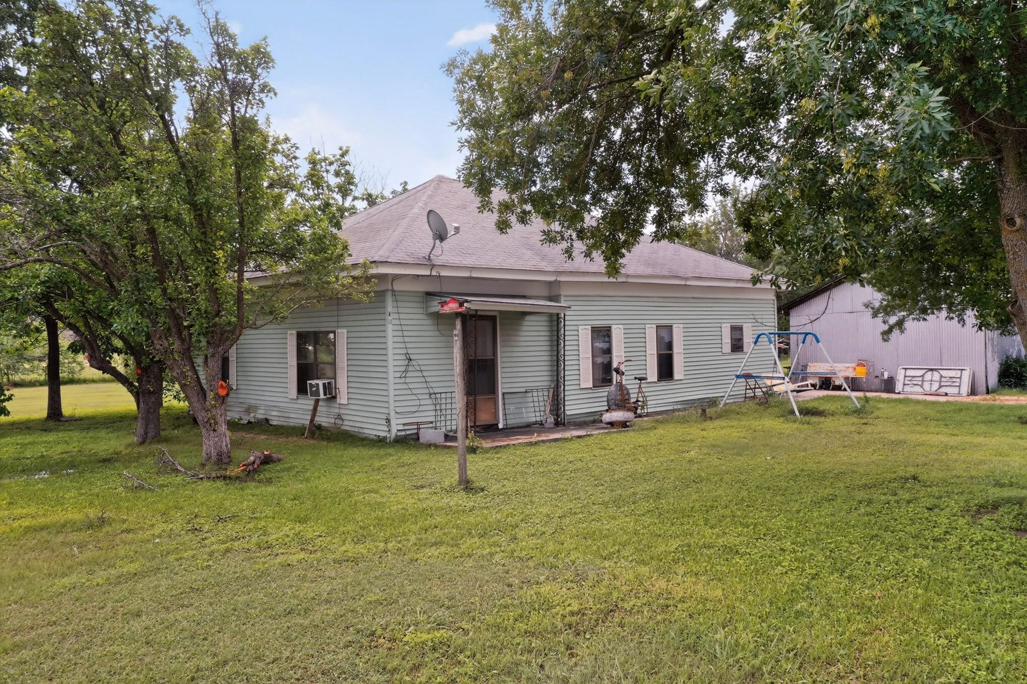 711 E Clark St, Bartlett, TX 76511