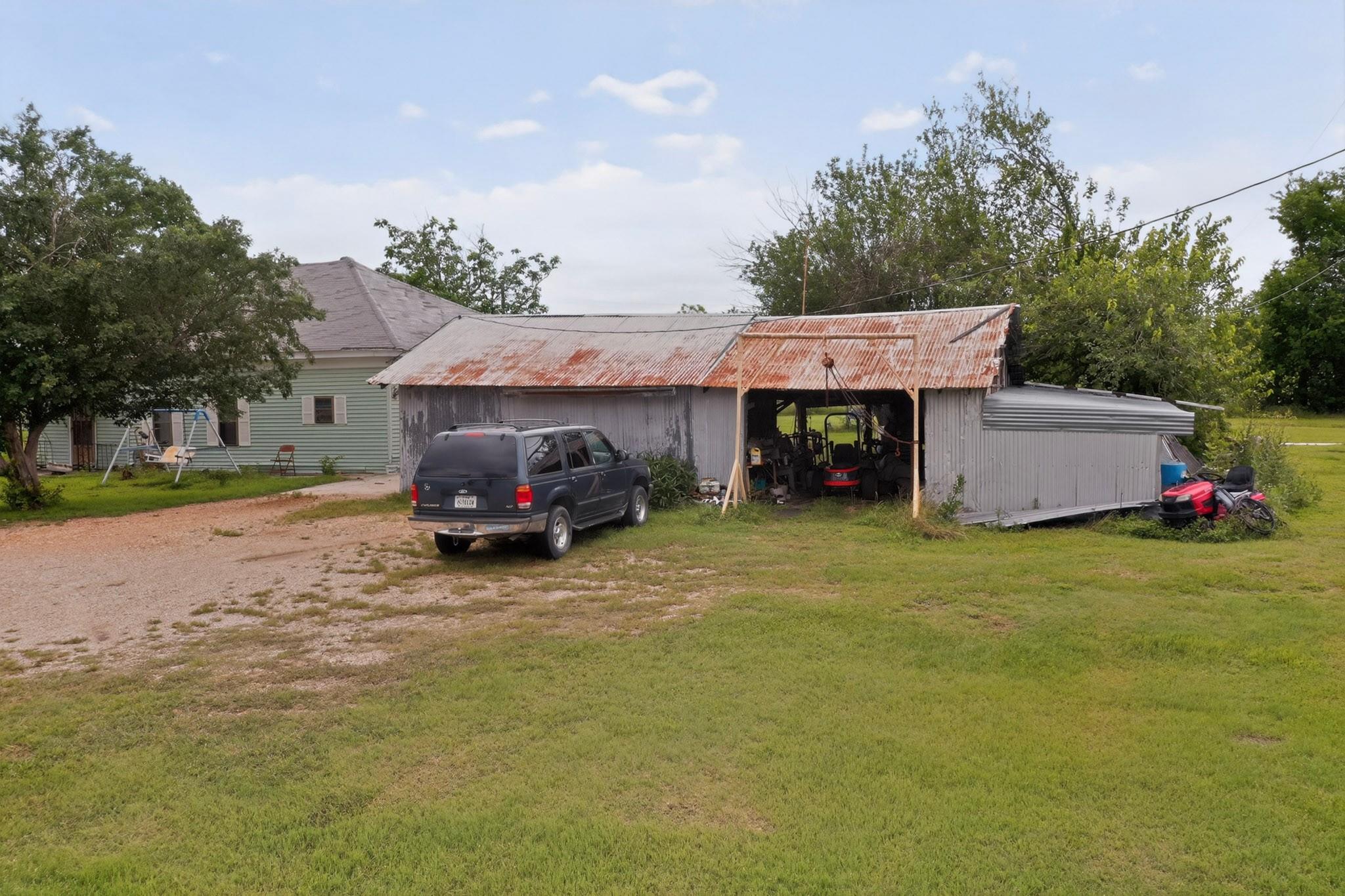 711 E Clark St, Bartlett, TX 76511