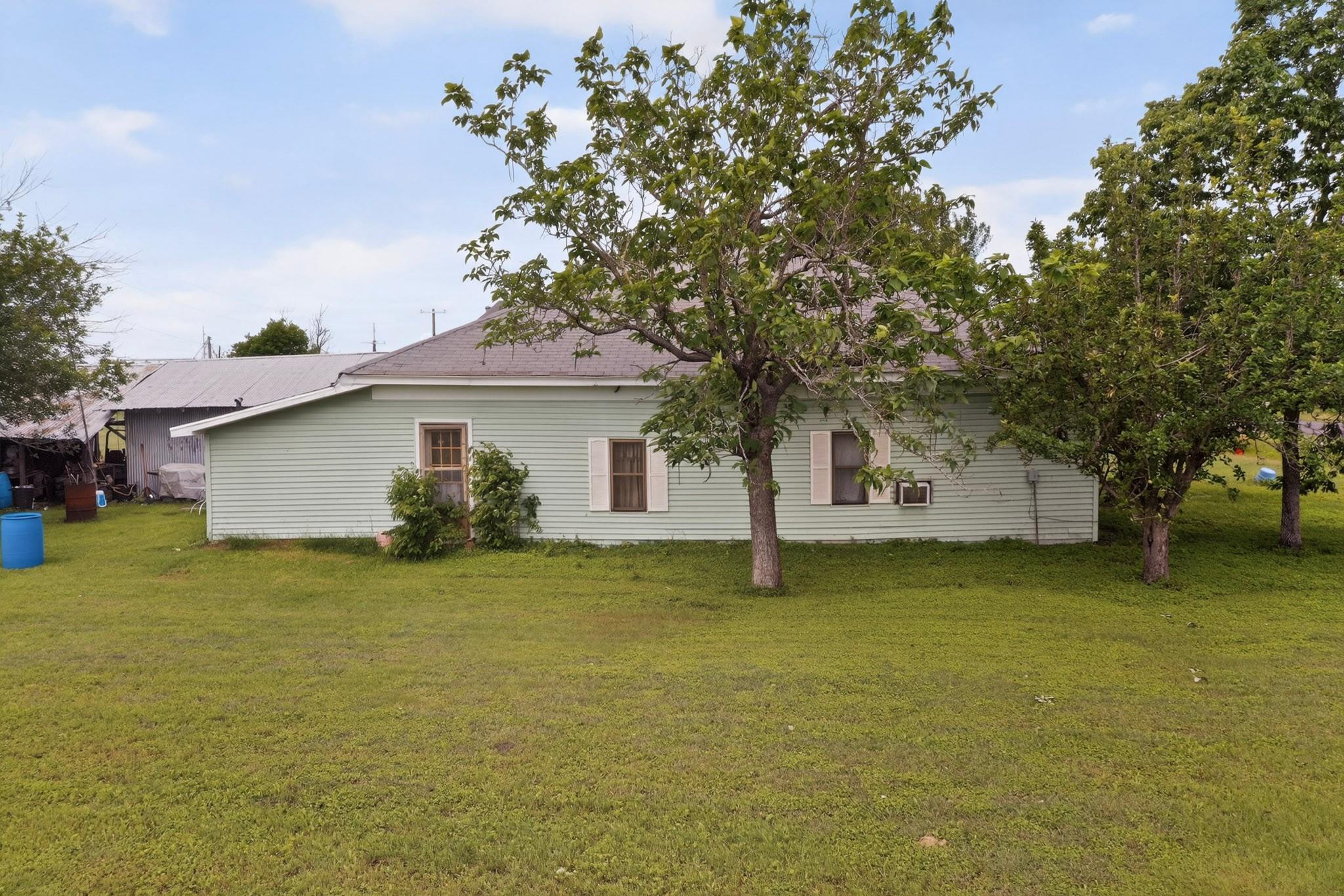711 E Clark St, Bartlett, TX 76511