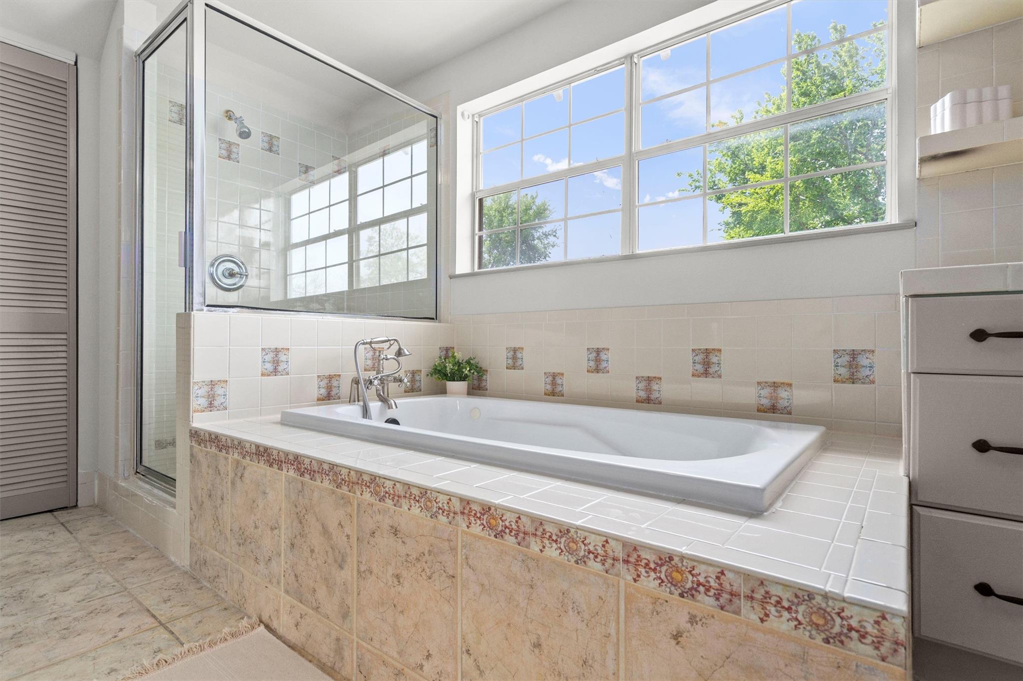 901 Kimbro St, Taylor, TX 76574