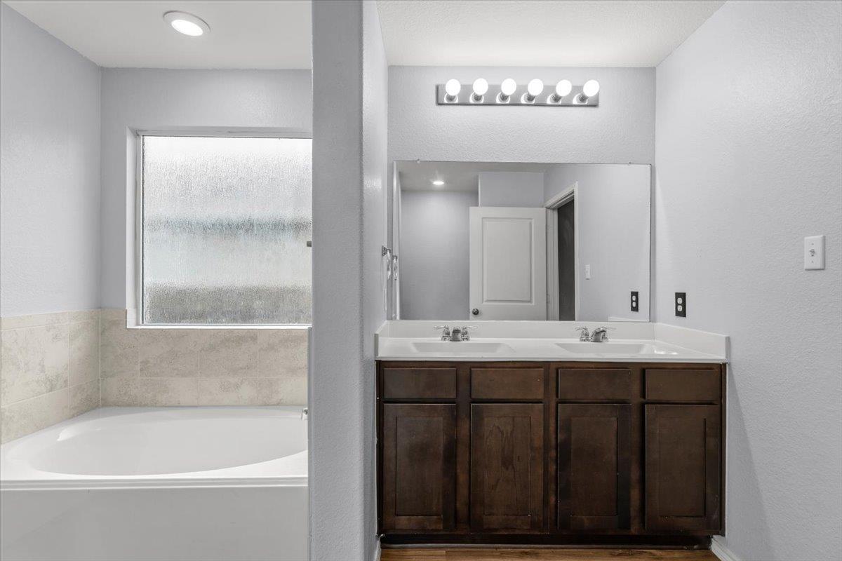 105 Guardian Angel Ct, Jarrell, TX 76537