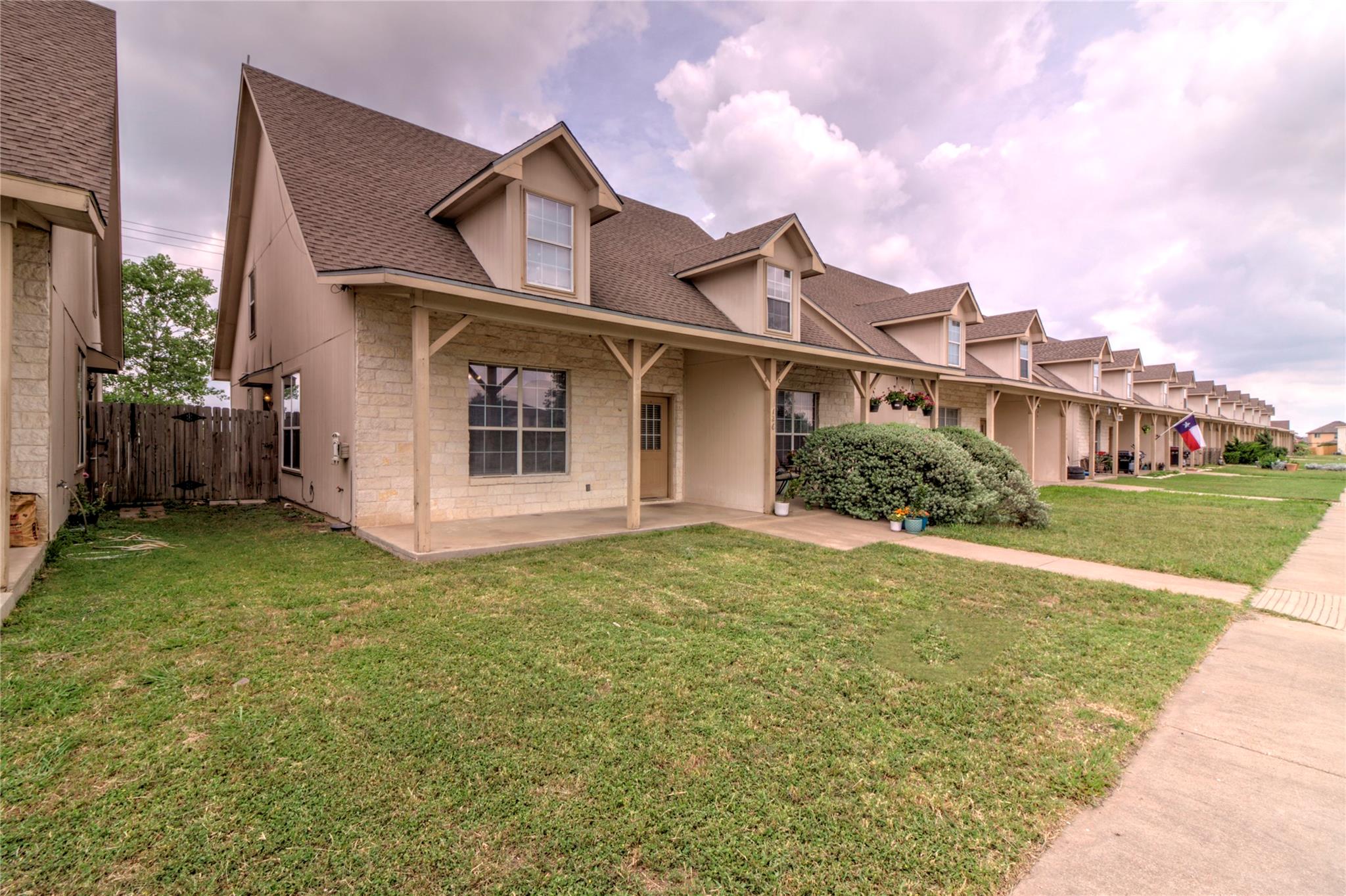 126 Sandstone Dr # D, Jarrell, TX 76537