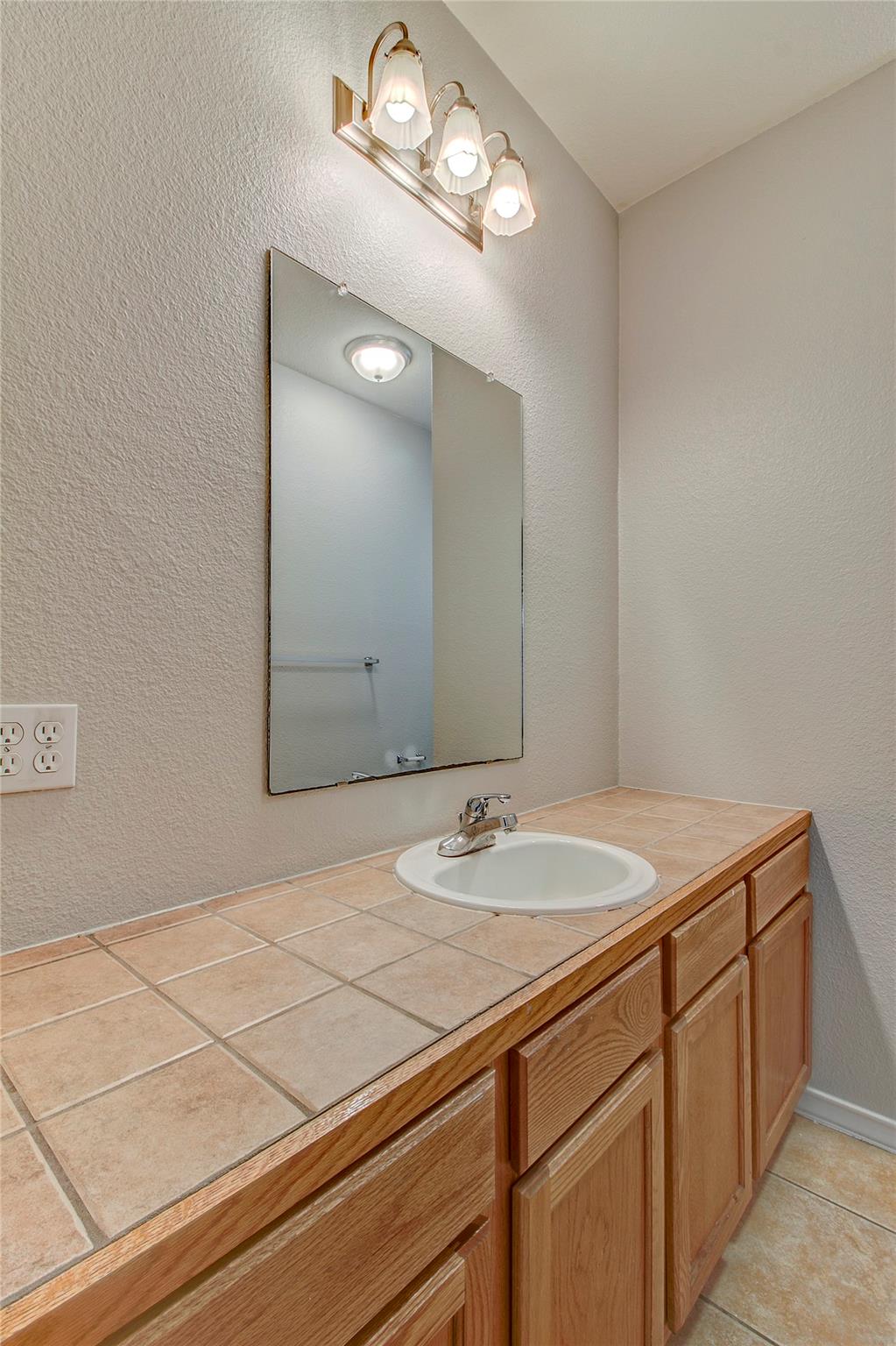 126 Sandstone Dr # D, Jarrell, TX 76537