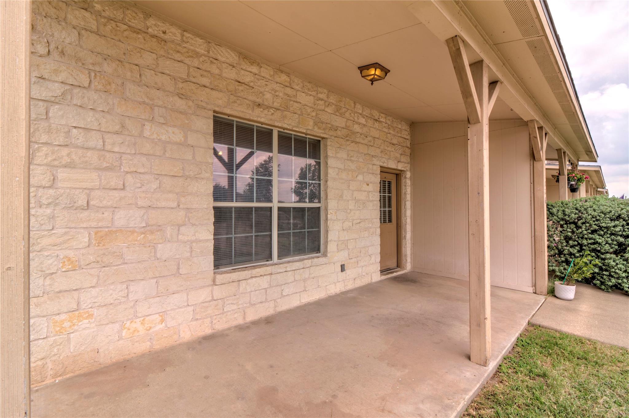 126 Sandstone Dr # D, Jarrell, TX 76537