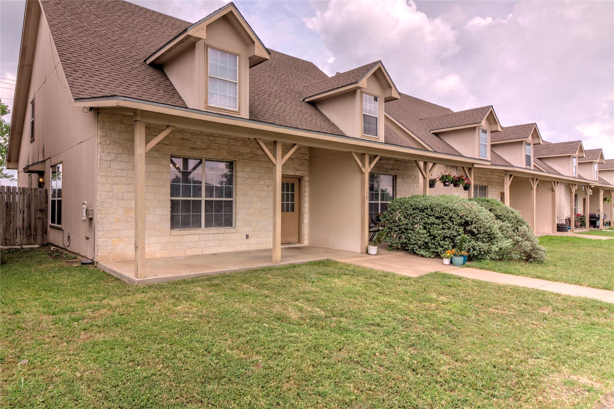 126 Sandstone Dr # D, Jarrell, TX 76537