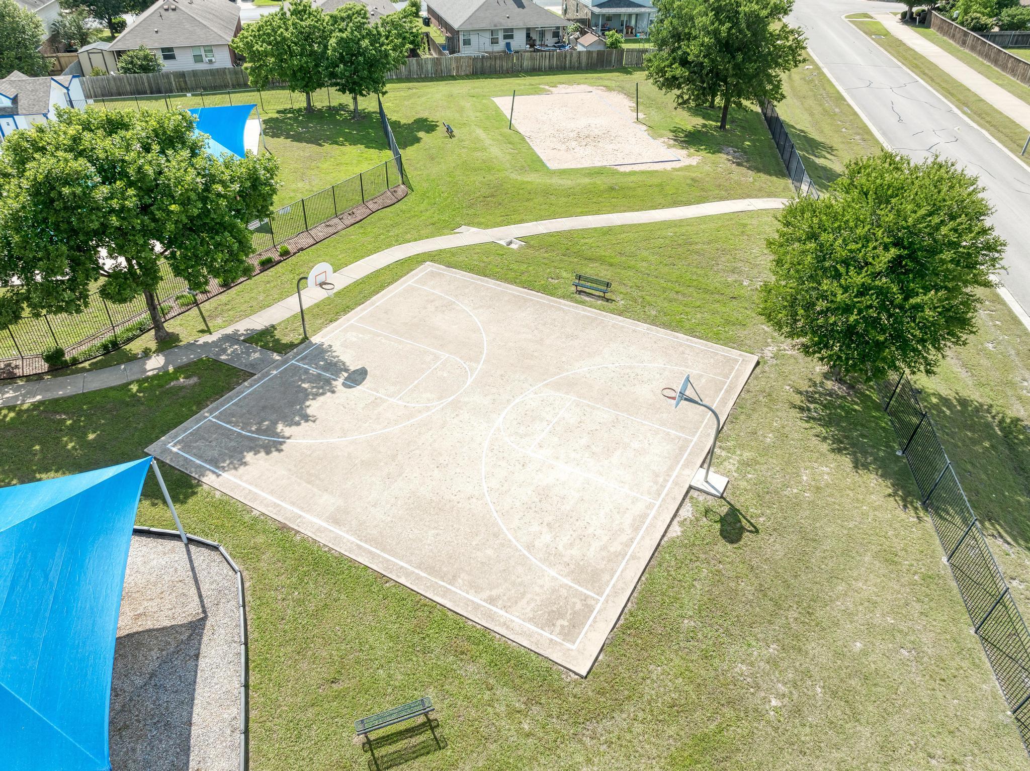 311 Creek Ledge Dr, Hutto, TX 78634