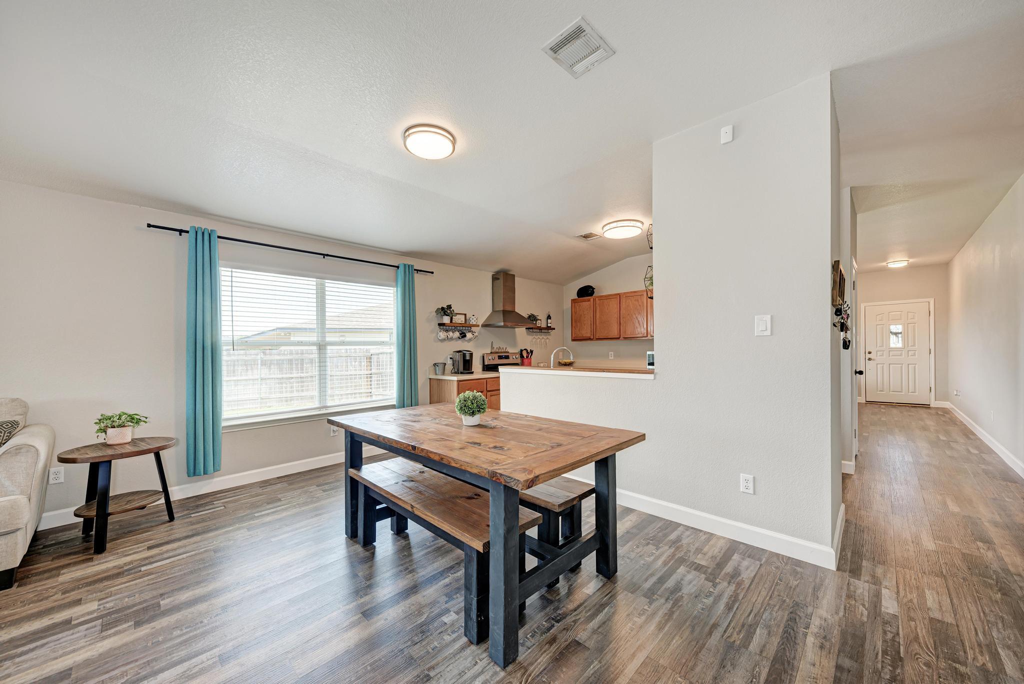 311 Creek Ledge Dr, Hutto, TX 78634
