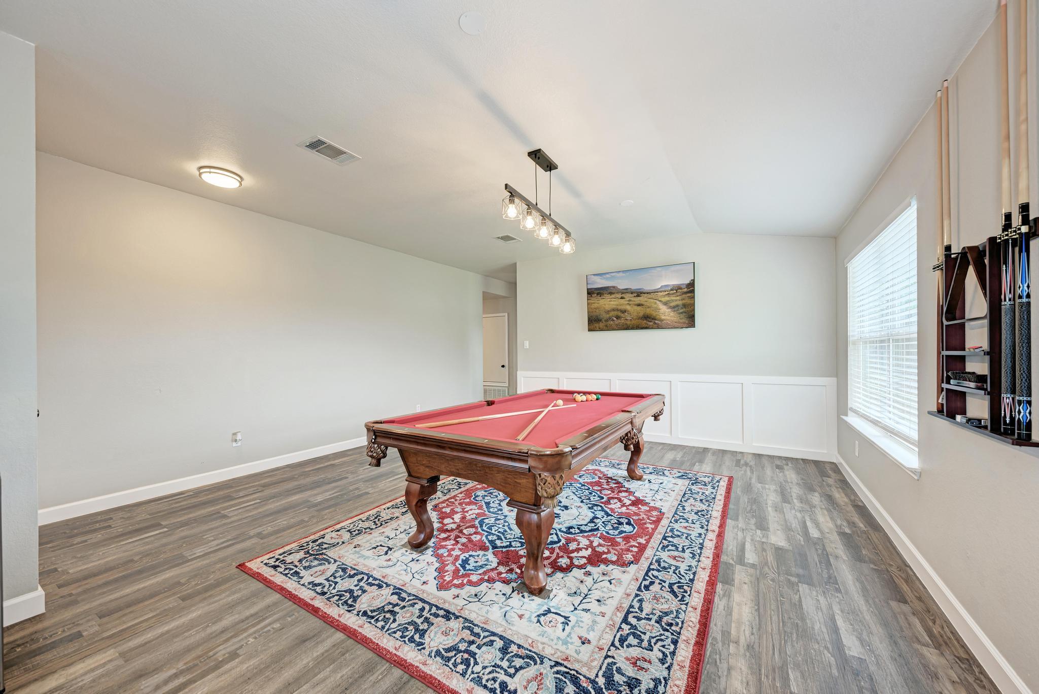 311 Creek Ledge Dr, Hutto, TX 78634