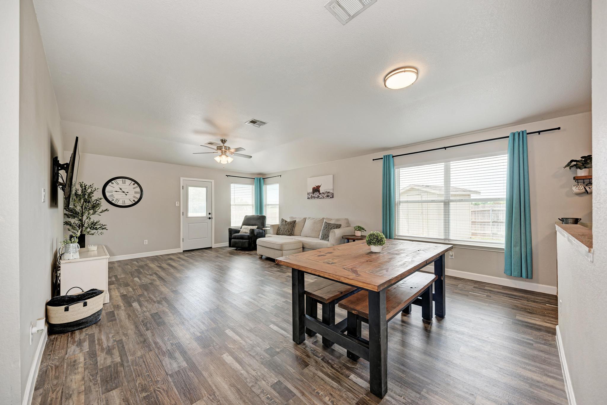 311 Creek Ledge Dr, Hutto, TX 78634