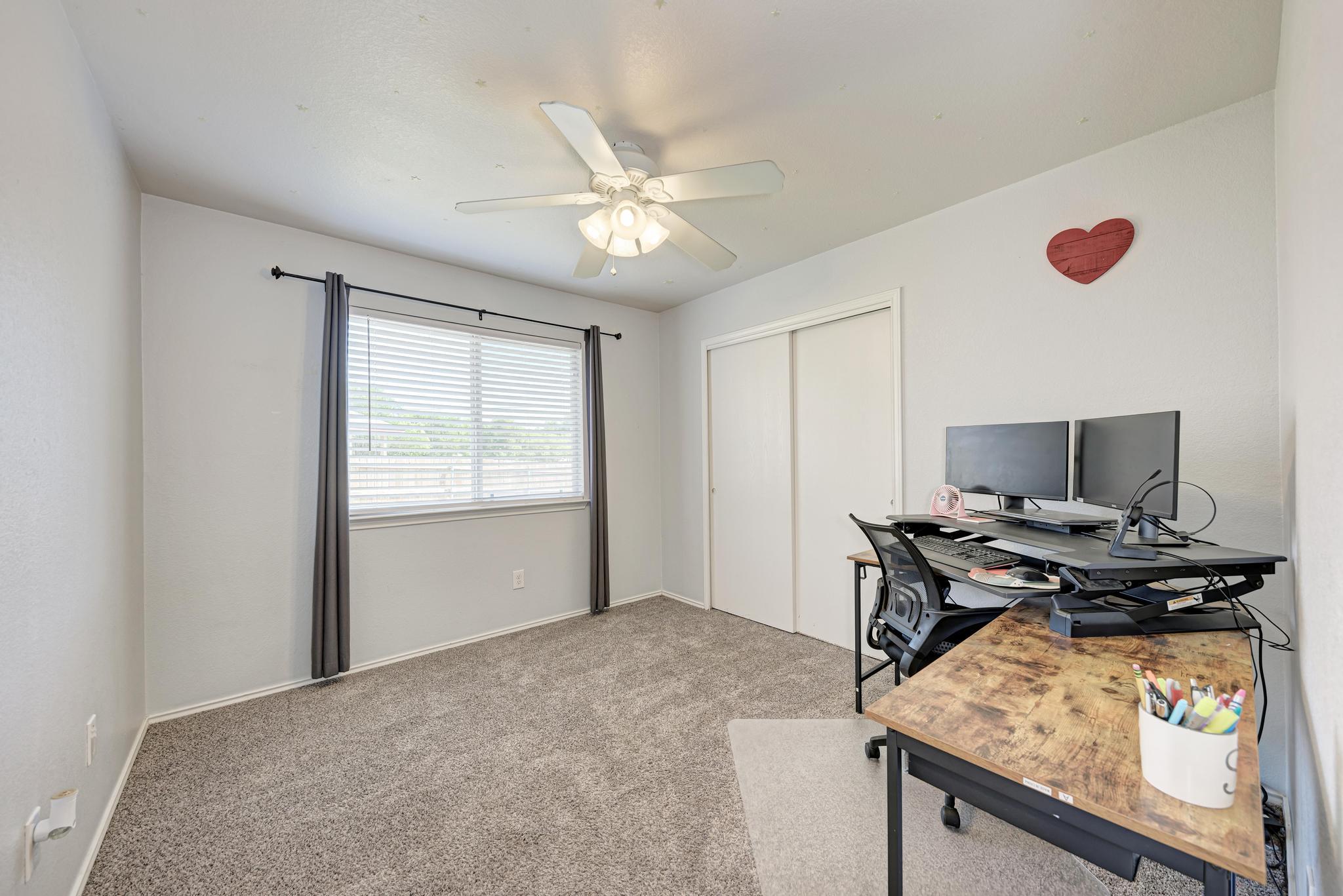 311 Creek Ledge Dr, Hutto, TX 78634