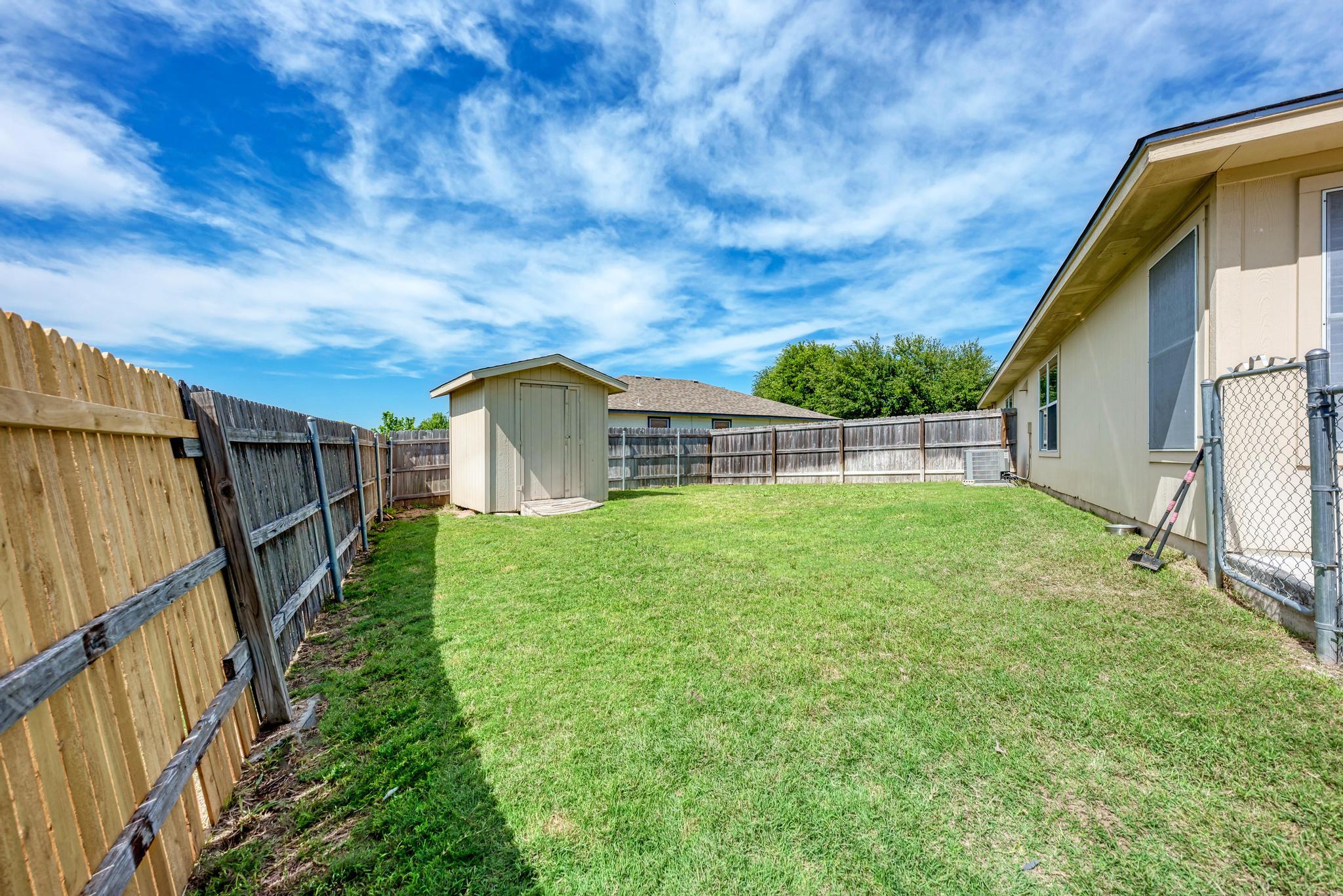 311 Creek Ledge Dr, Hutto, TX 78634