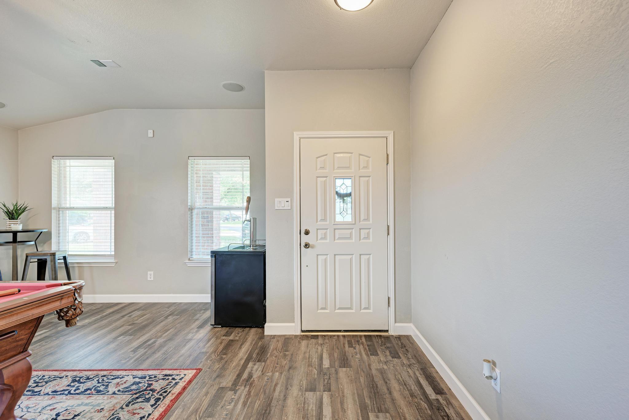 311 Creek Ledge Dr, Hutto, TX 78634