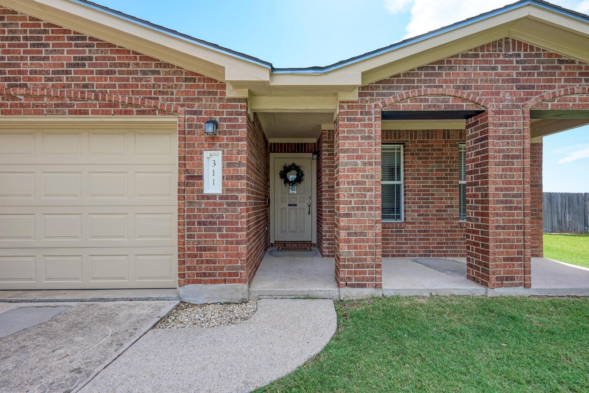 311 Creek Ledge Dr, Hutto, TX 78634