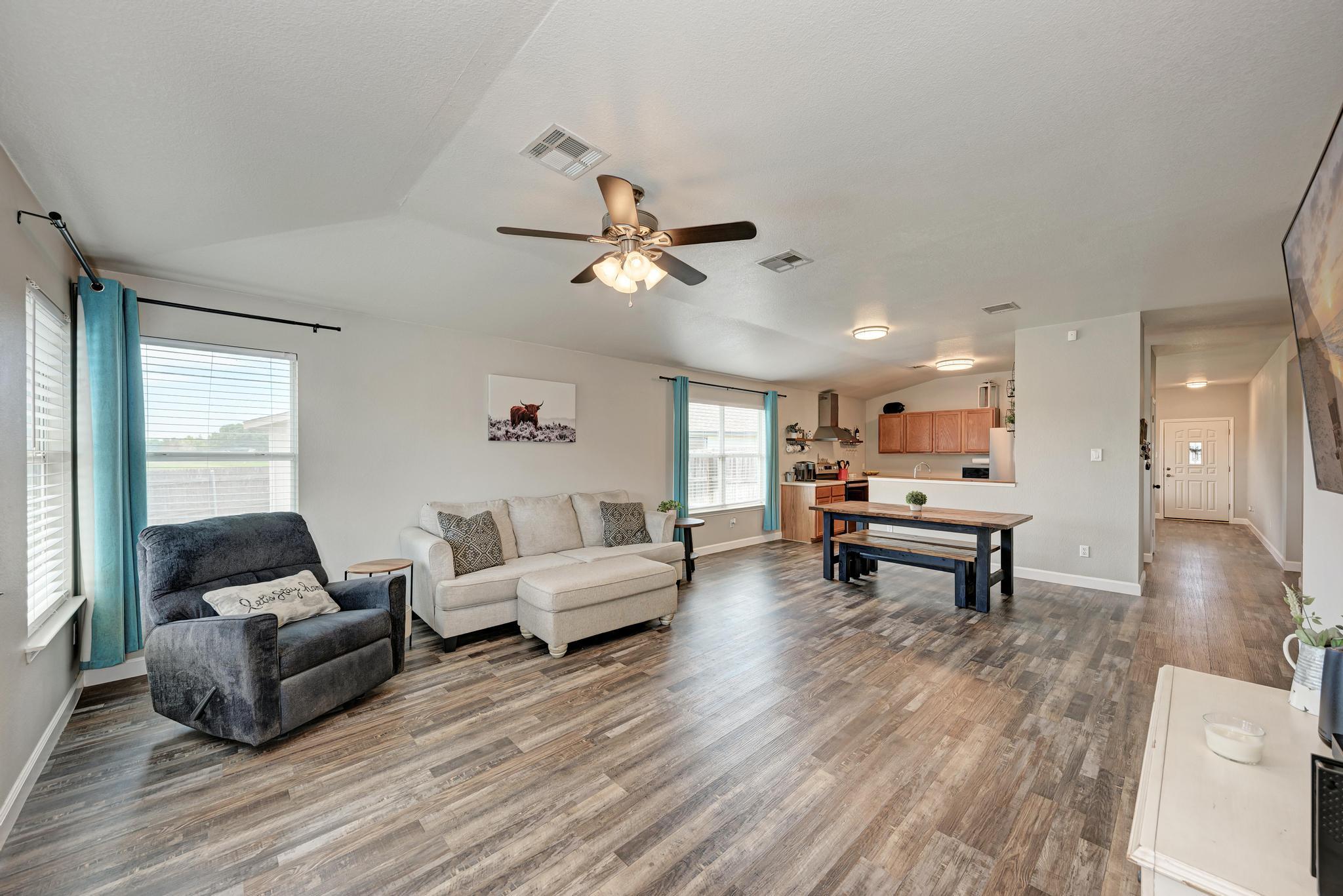 311 Creek Ledge Dr, Hutto, TX 78634