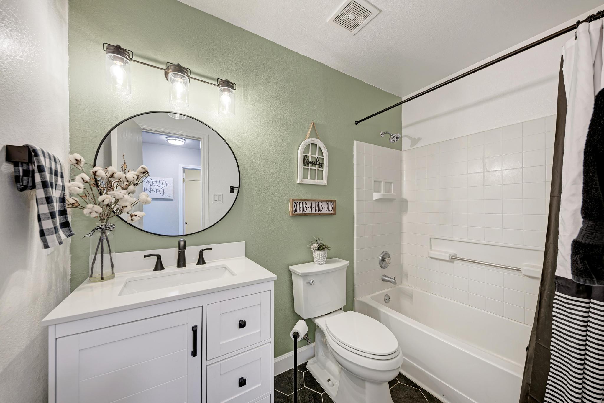 311 Creek Ledge Dr, Hutto, TX 78634