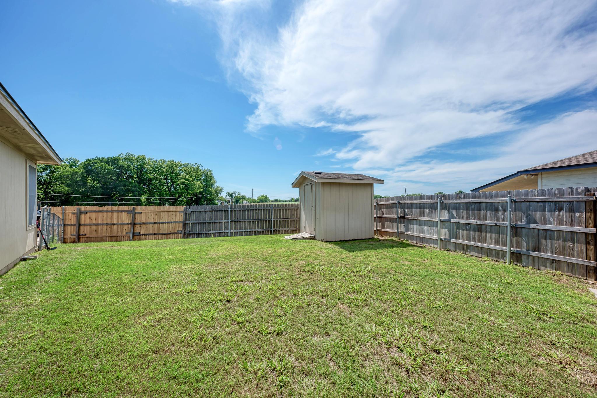 311 Creek Ledge Dr, Hutto, TX 78634