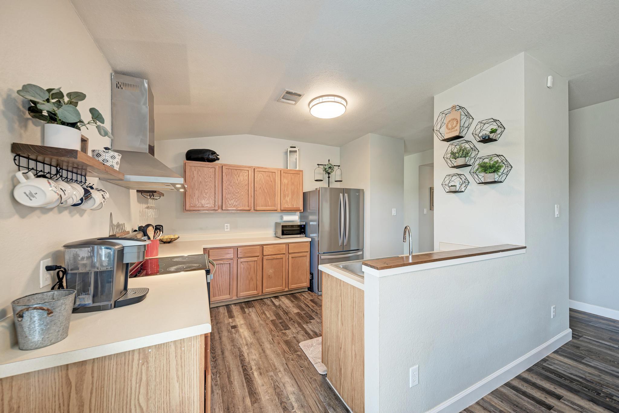 311 Creek Ledge Dr, Hutto, TX 78634