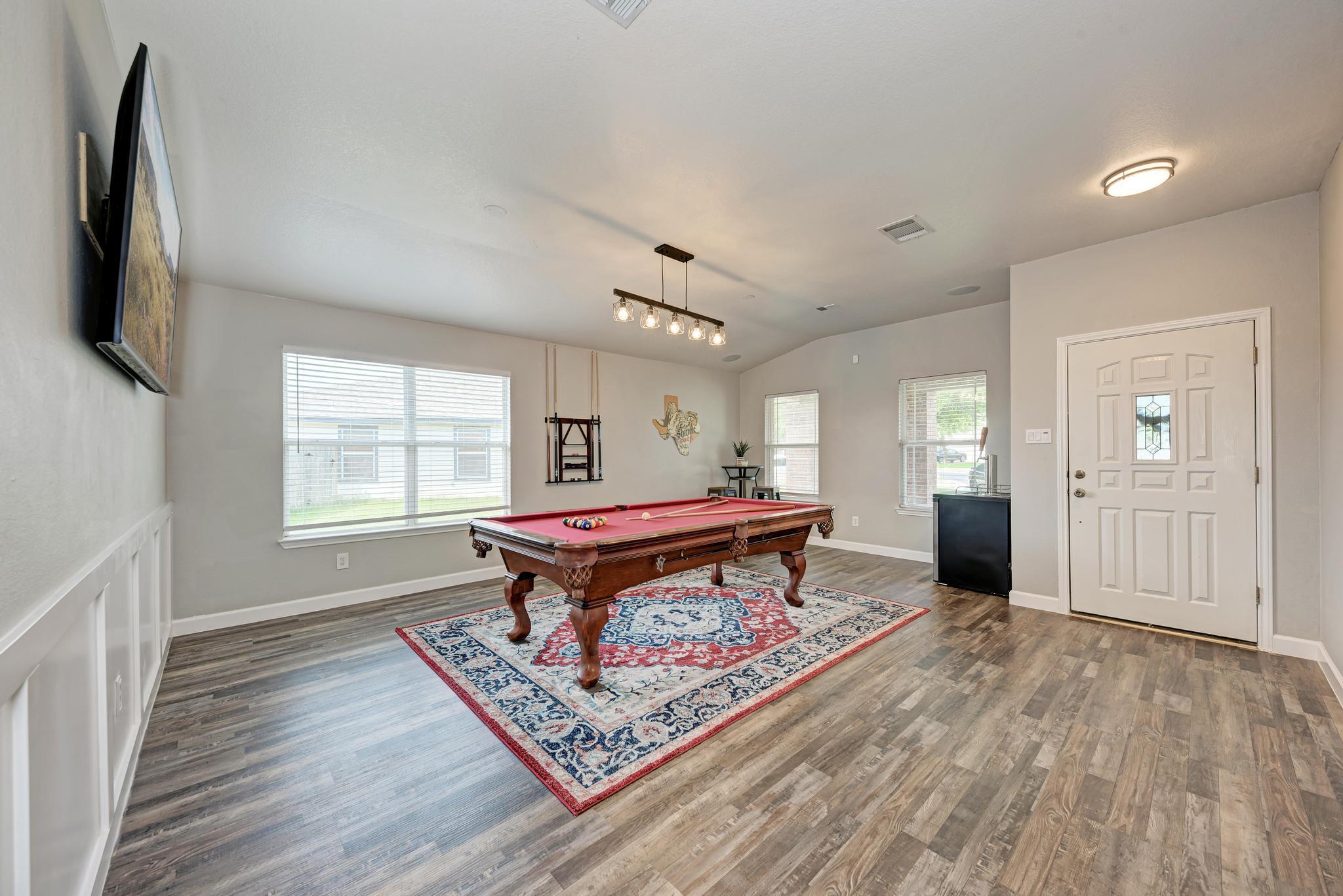311 Creek Ledge Dr, Hutto, TX 78634