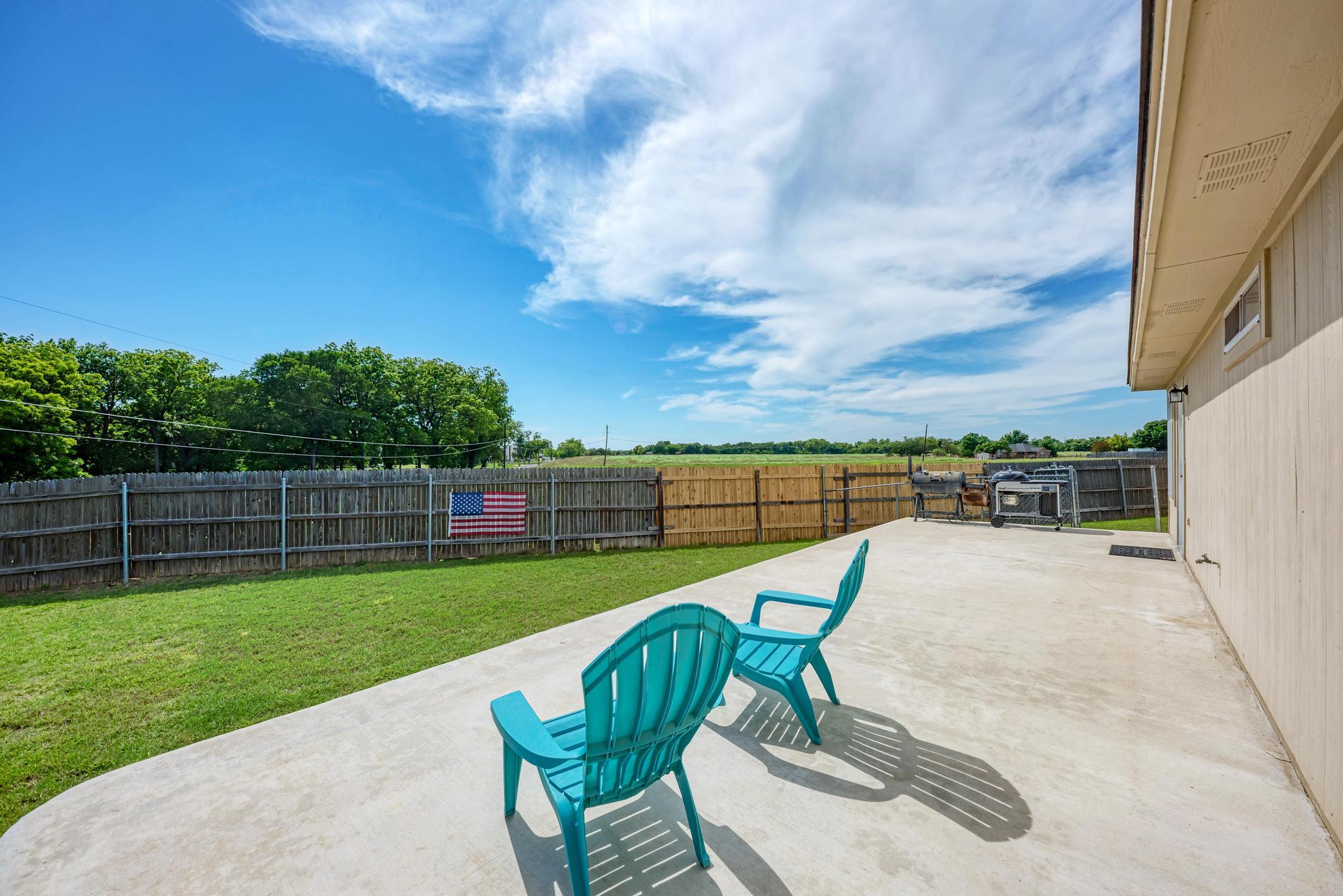 311 Creek Ledge Dr, Hutto, TX 78634