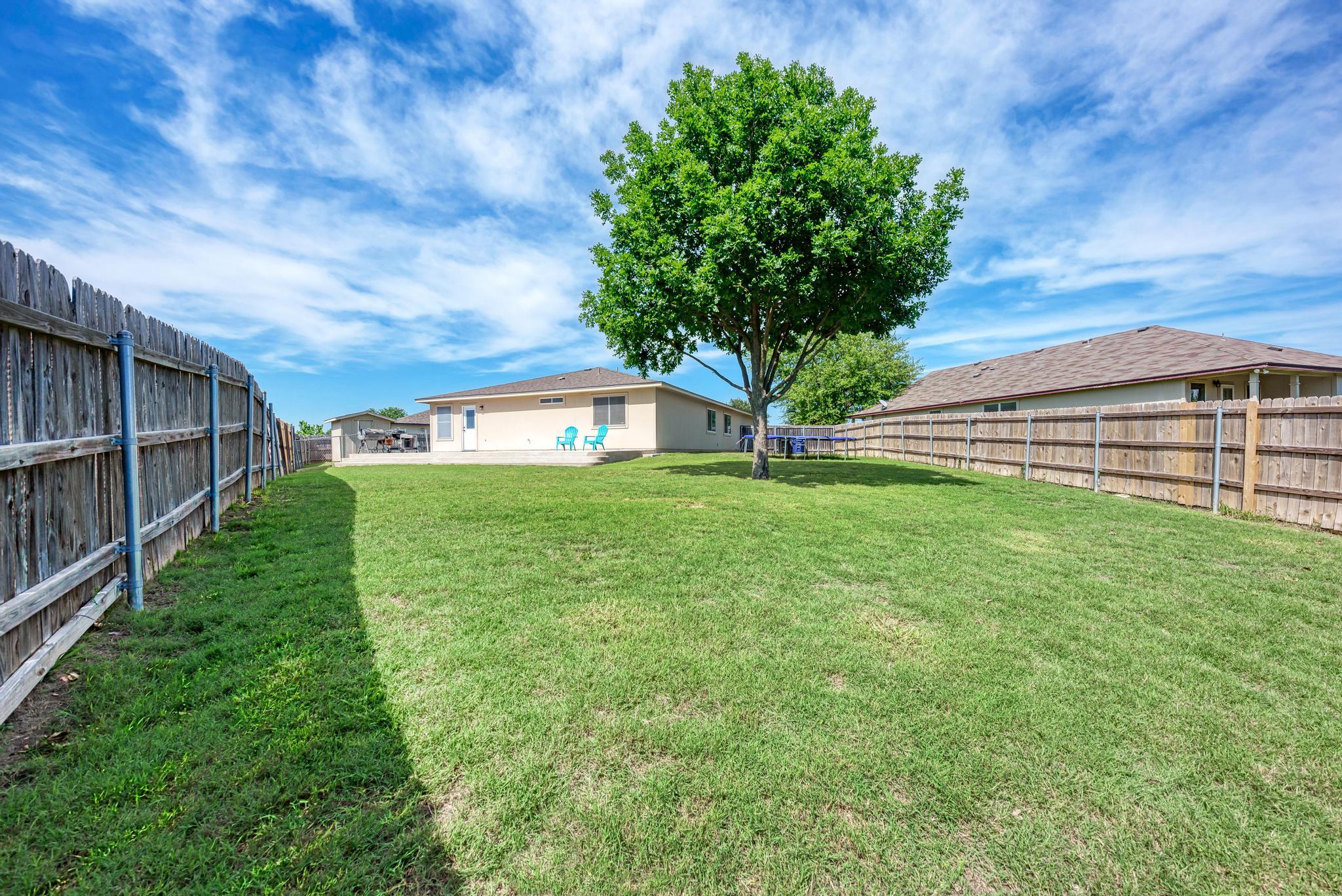 311 Creek Ledge Dr, Hutto, TX 78634