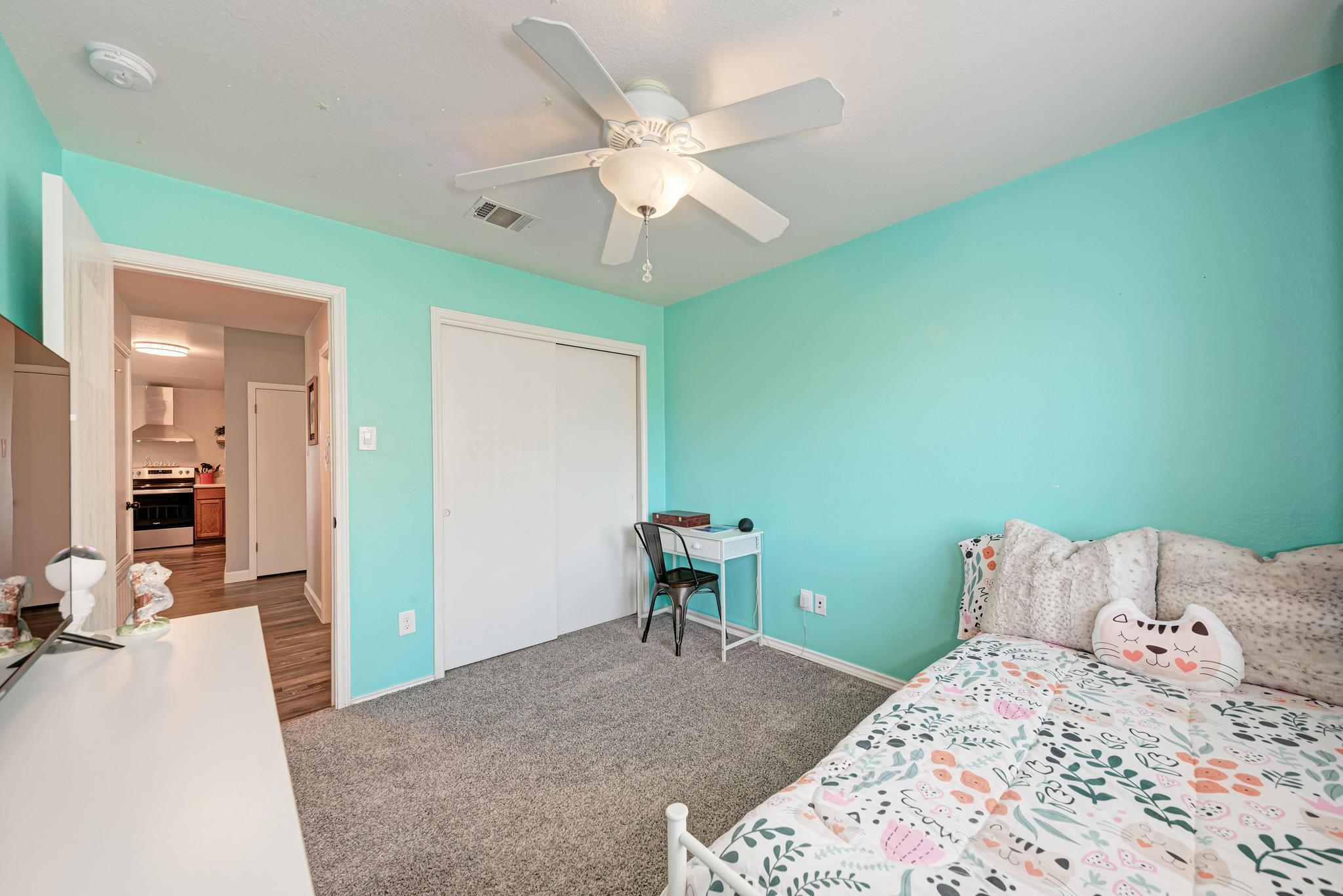 311 Creek Ledge Dr, Hutto, TX 78634