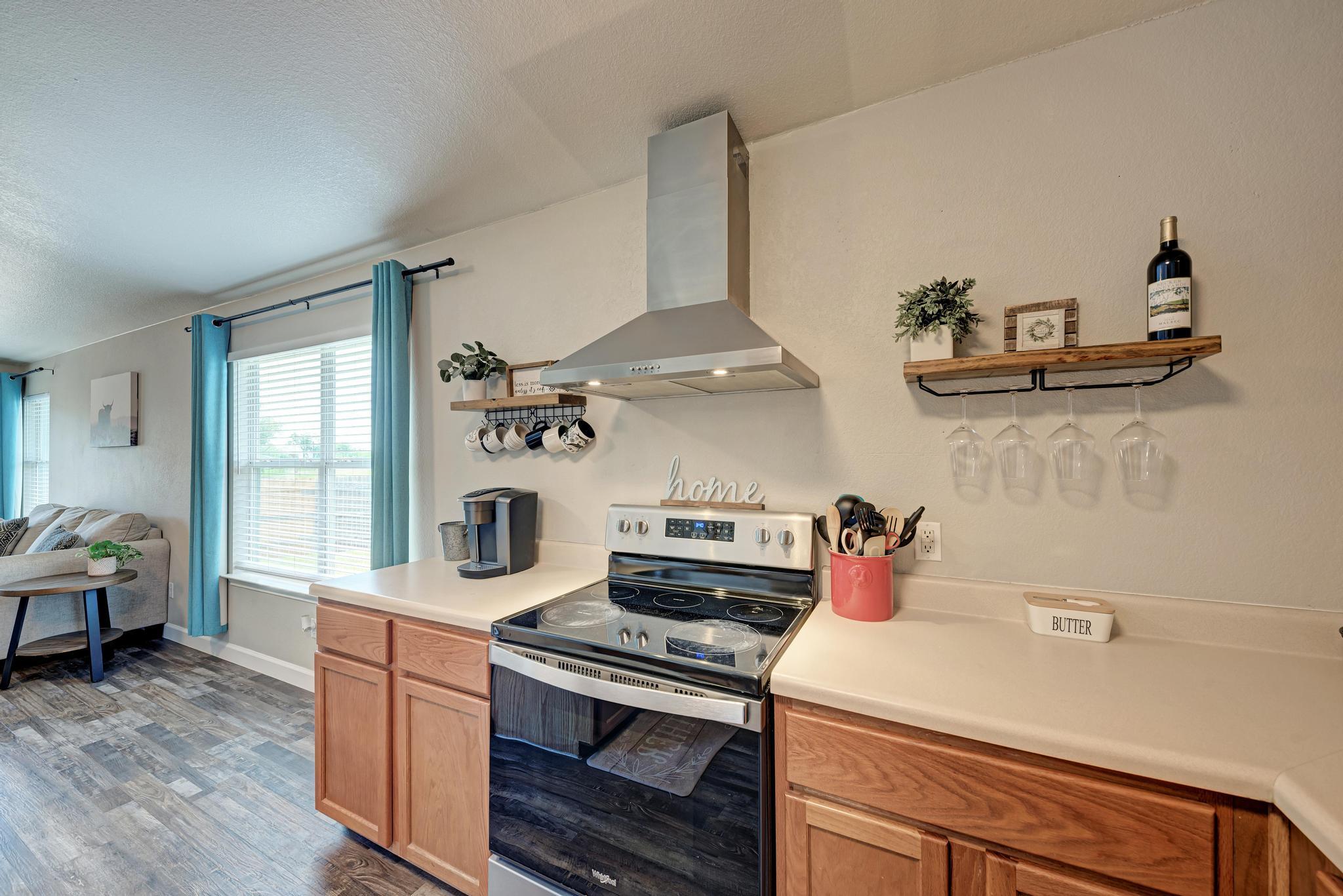 311 Creek Ledge Dr, Hutto, TX 78634