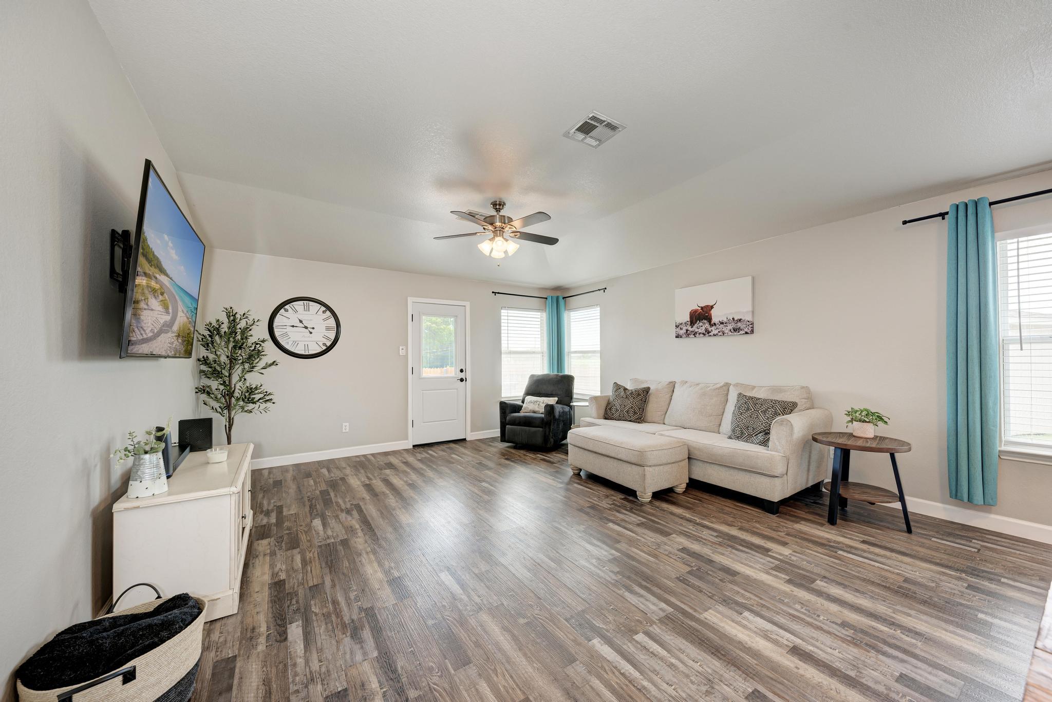 311 Creek Ledge Dr, Hutto, TX 78634