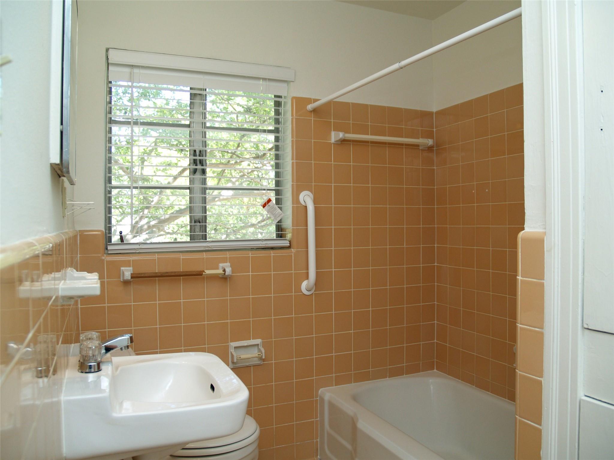 3206 Tom Green St # F, Austin, TX 78705