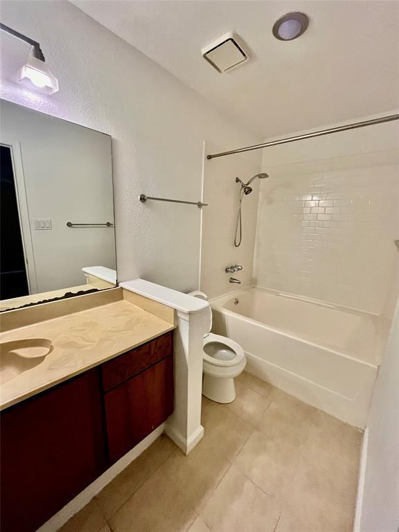 1705 Crossing Pl # 132C, Austin, TX 78741