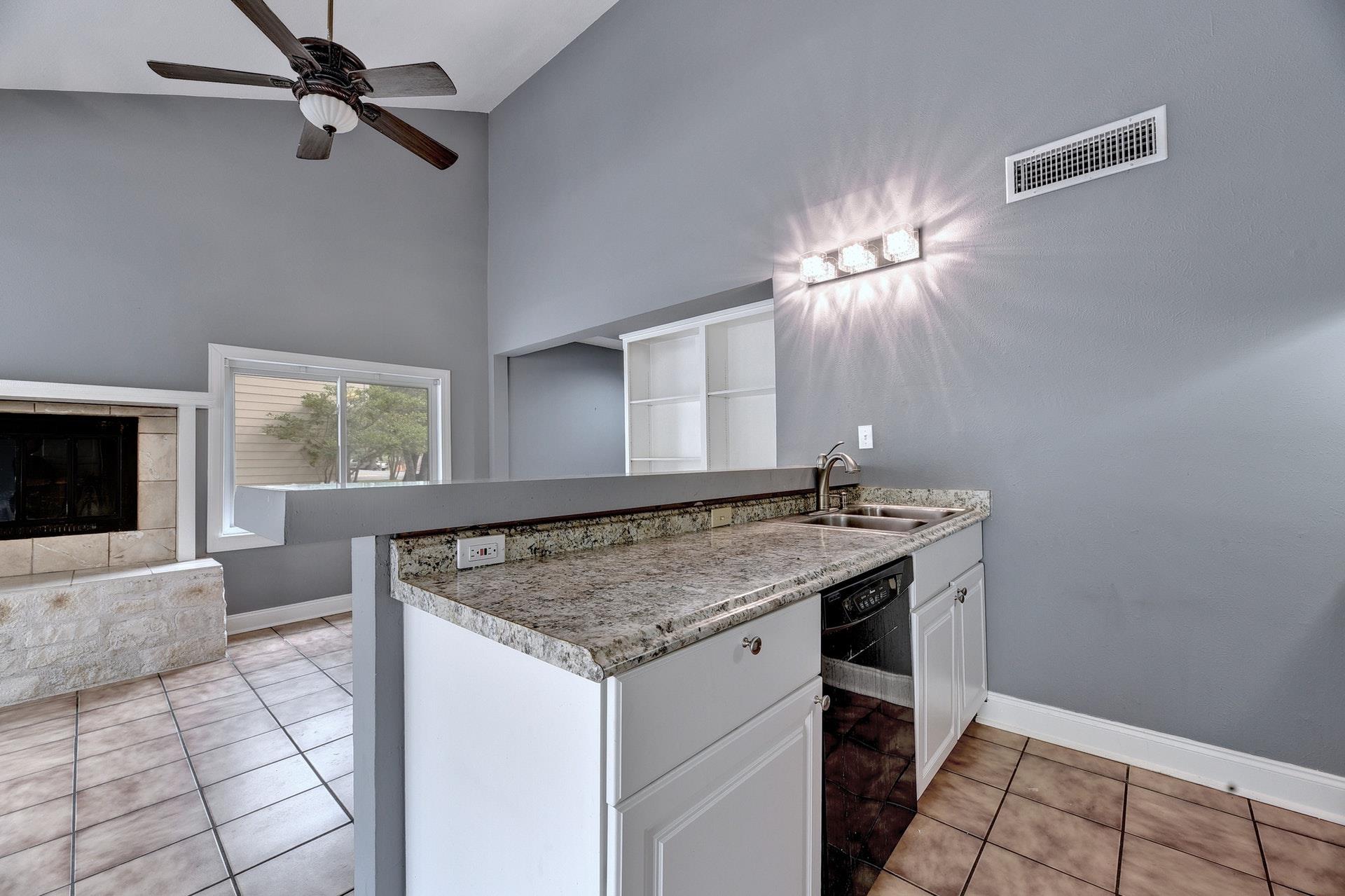 31 Marina Cir, Wimberley, TX 78676