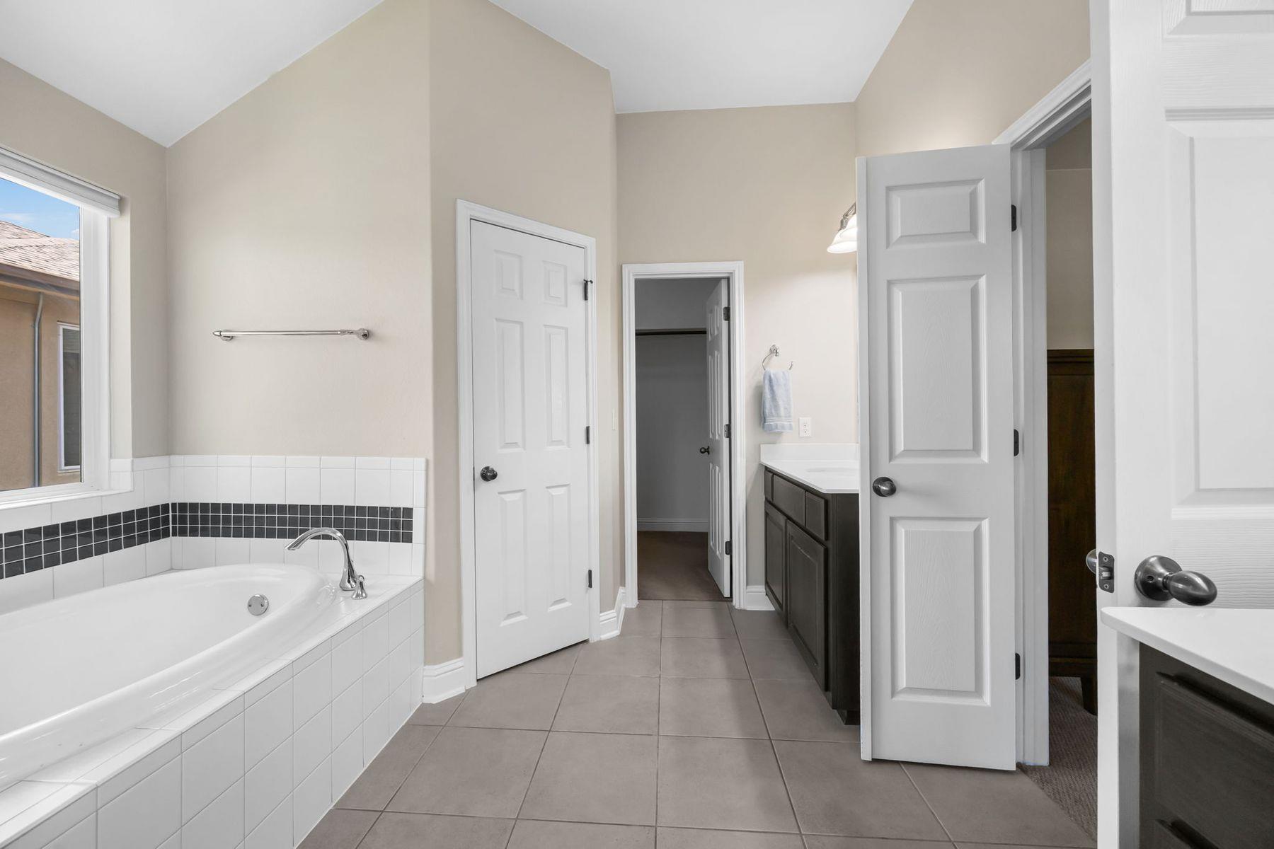 5221 Rain Lily Dr, Austin, TX 78739