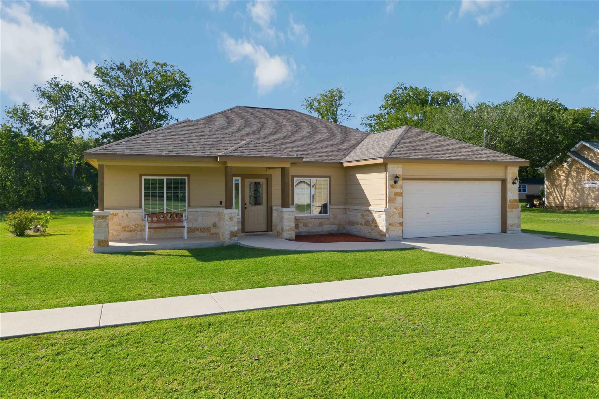 285 Hummingbird Way, Martindale, TX 78655