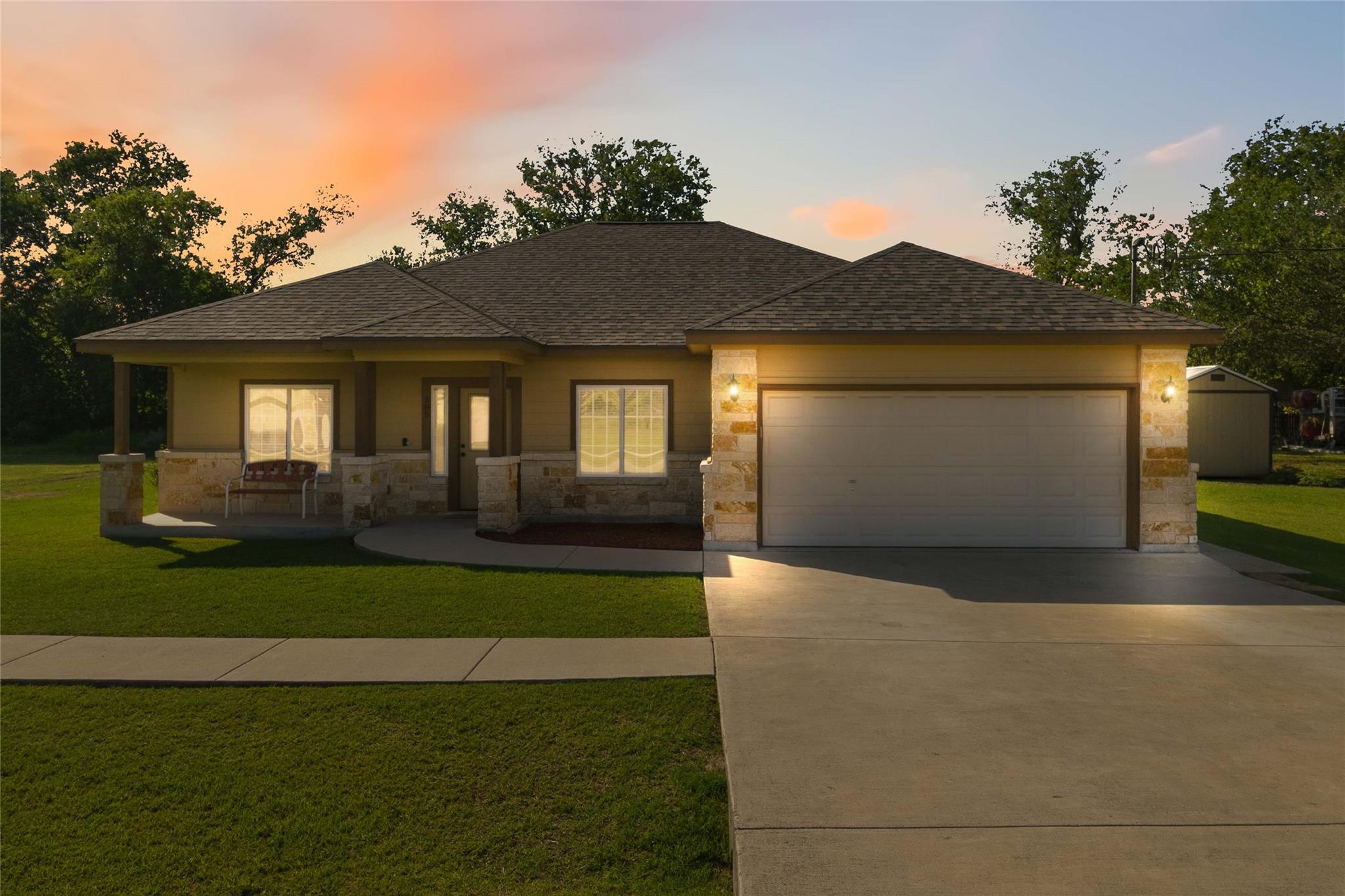 285 Hummingbird Way, Martindale, TX 78655