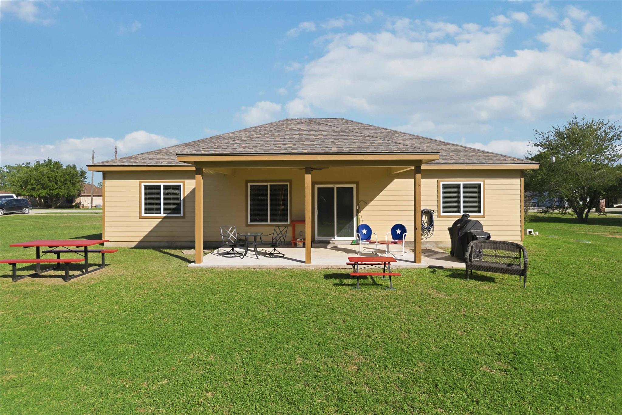 285 Hummingbird Way, Martindale, TX 78655