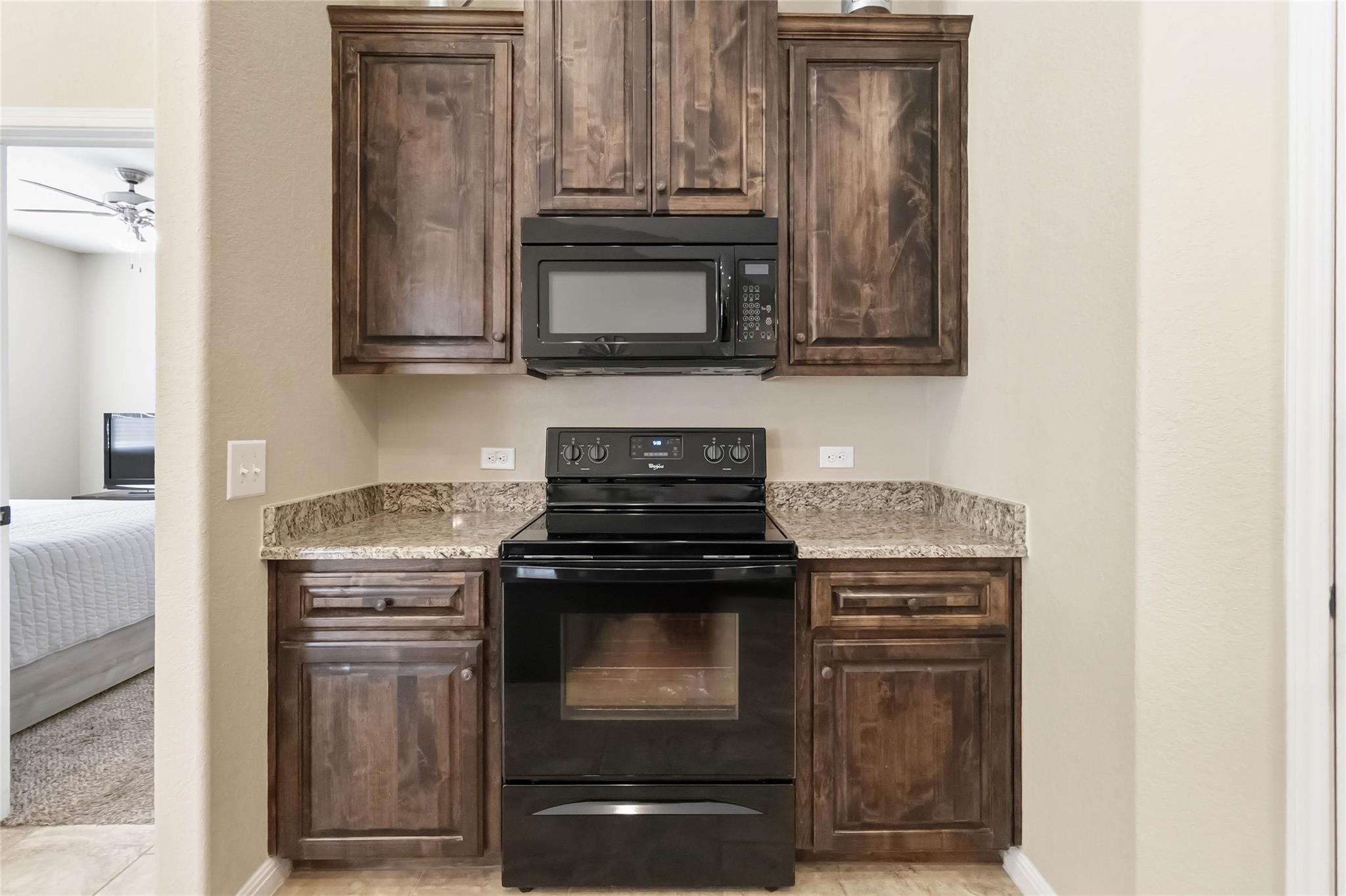 285 Hummingbird Way, Martindale, TX 78655