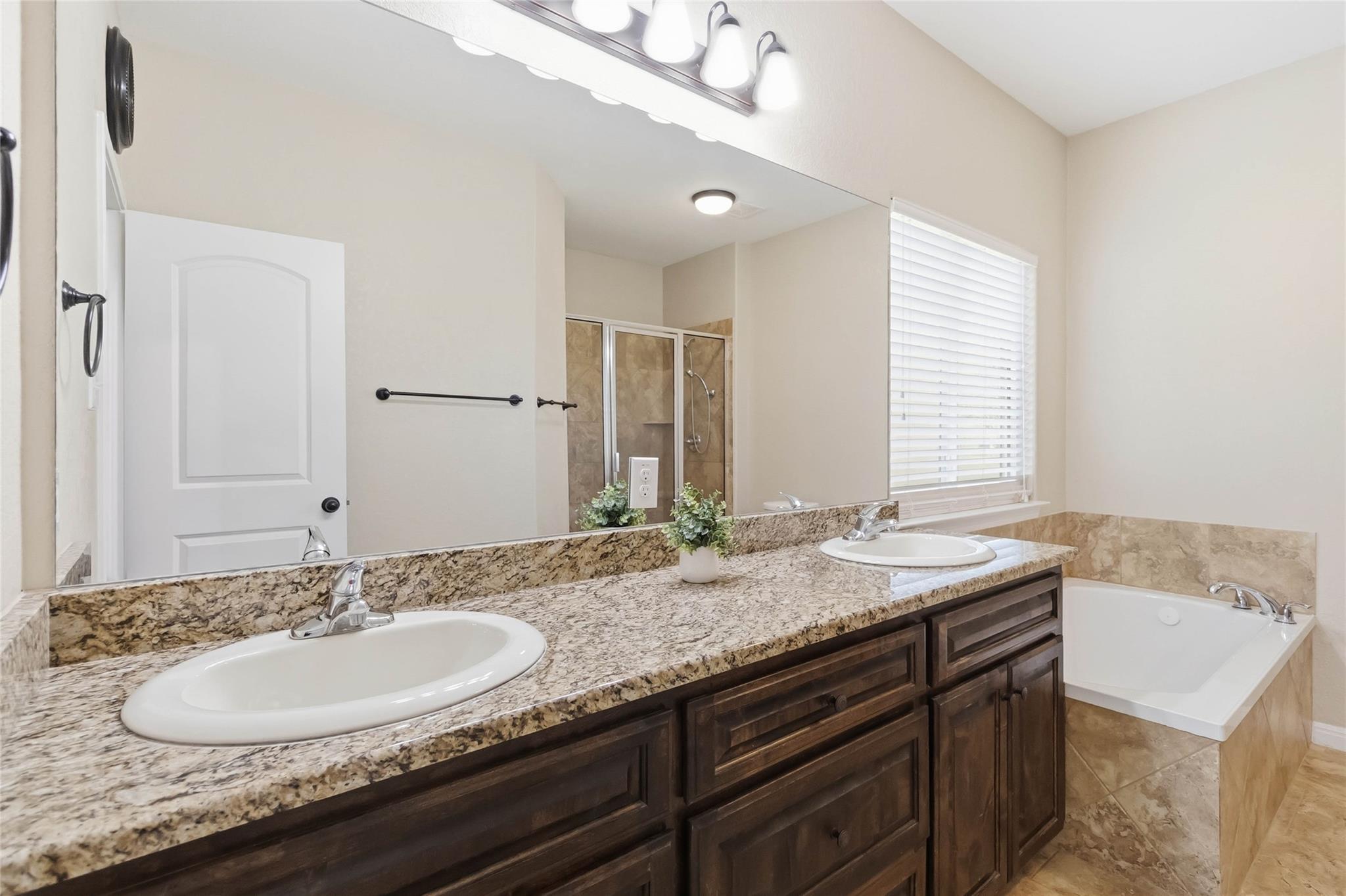 285 Hummingbird Way, Martindale, TX 78655