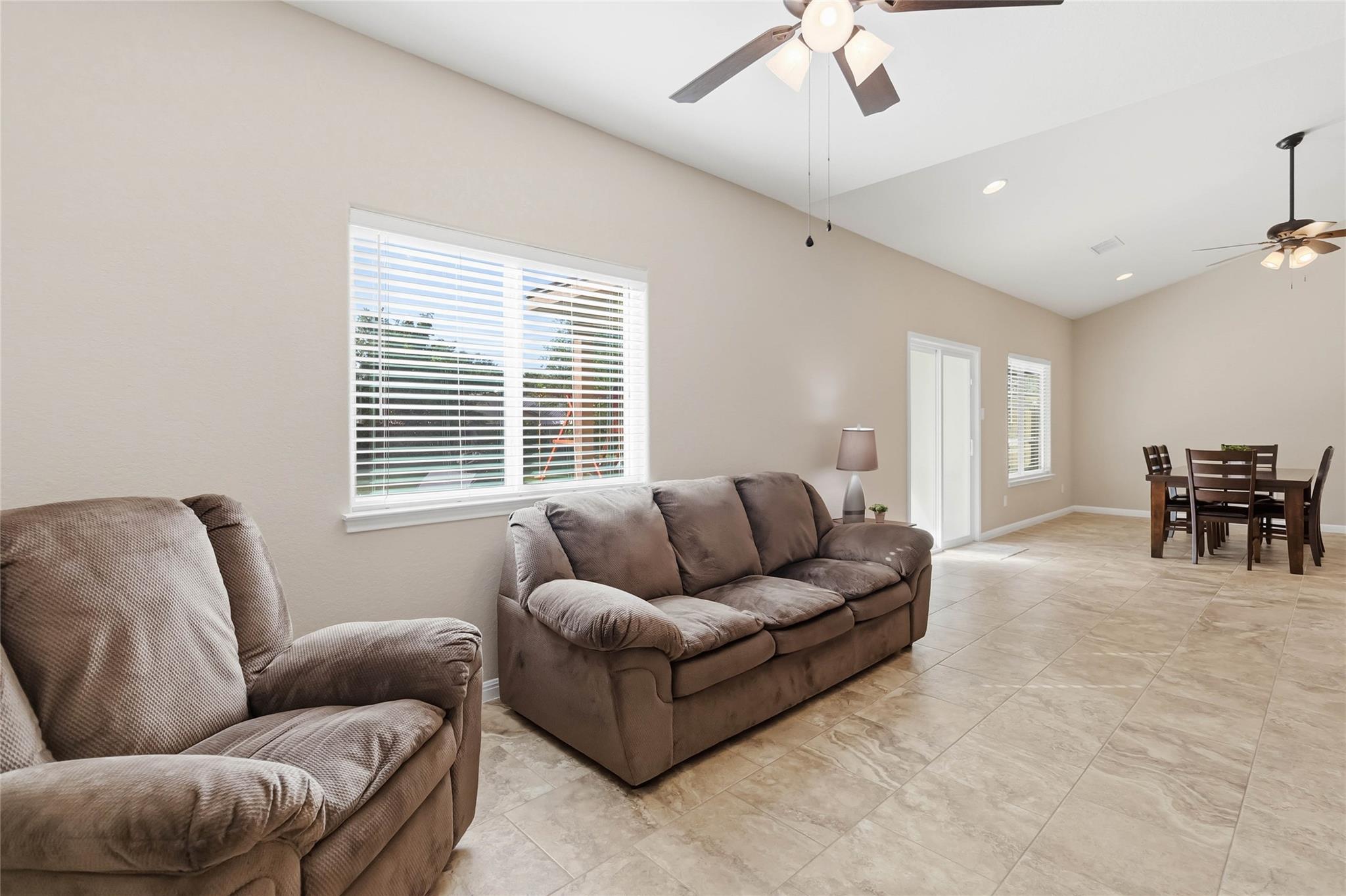 285 Hummingbird Way, Martindale, TX 78655