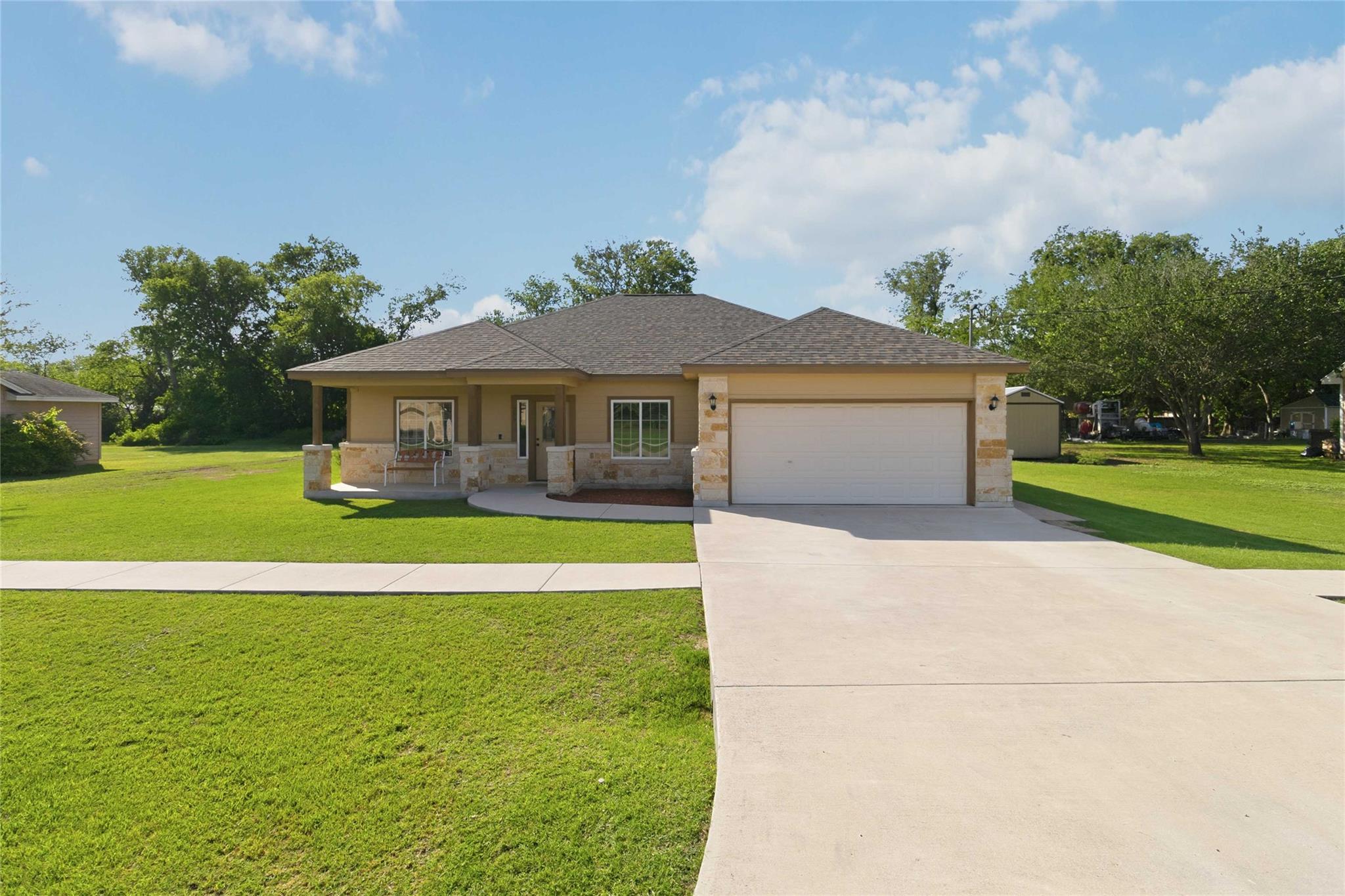 285 Hummingbird Way, Martindale, TX 78655